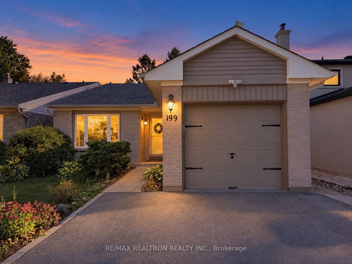 199 Weldrick Road W, Richmond Hill, ON L4C 5J2