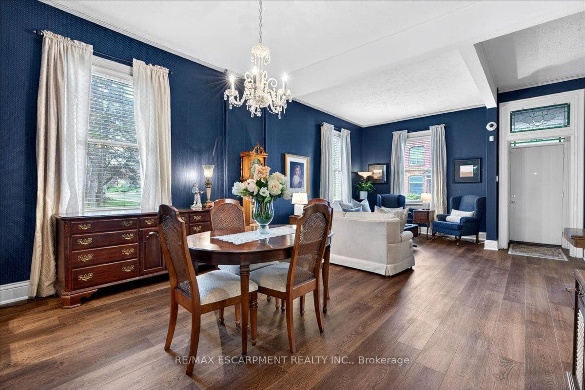 139 Queen Street S, Hamilton, ON L8P 3S3