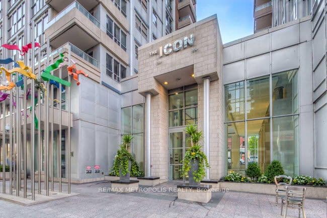 250 Wellington Street W 836, Toronto, ON M5V 2V4