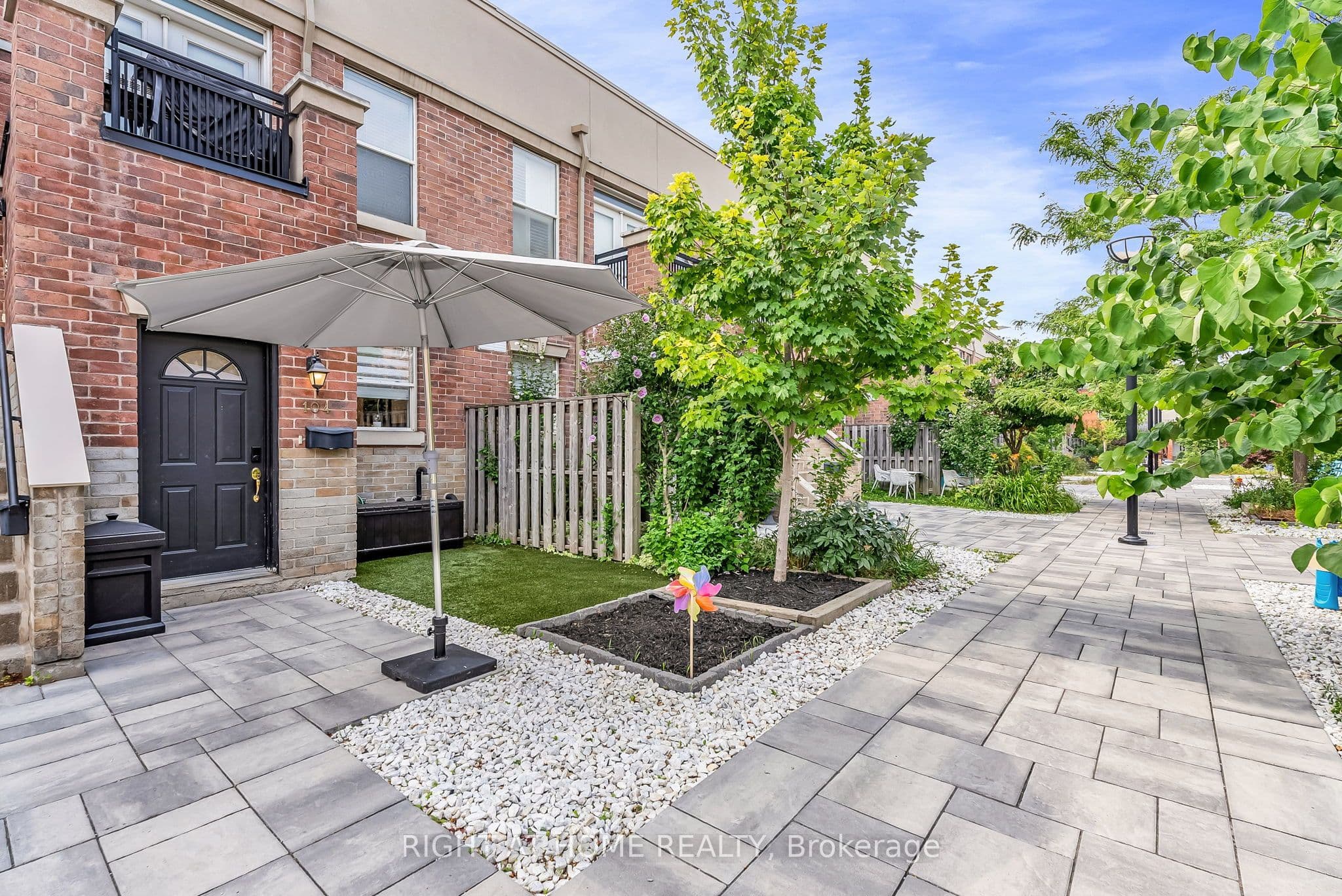 55 Halton Street 104, Toronto, ON M6J 1R5