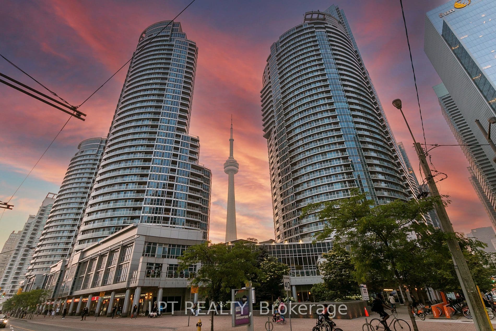 208 Queens Quay W 2604, Toronto, ON M5J 2Y5