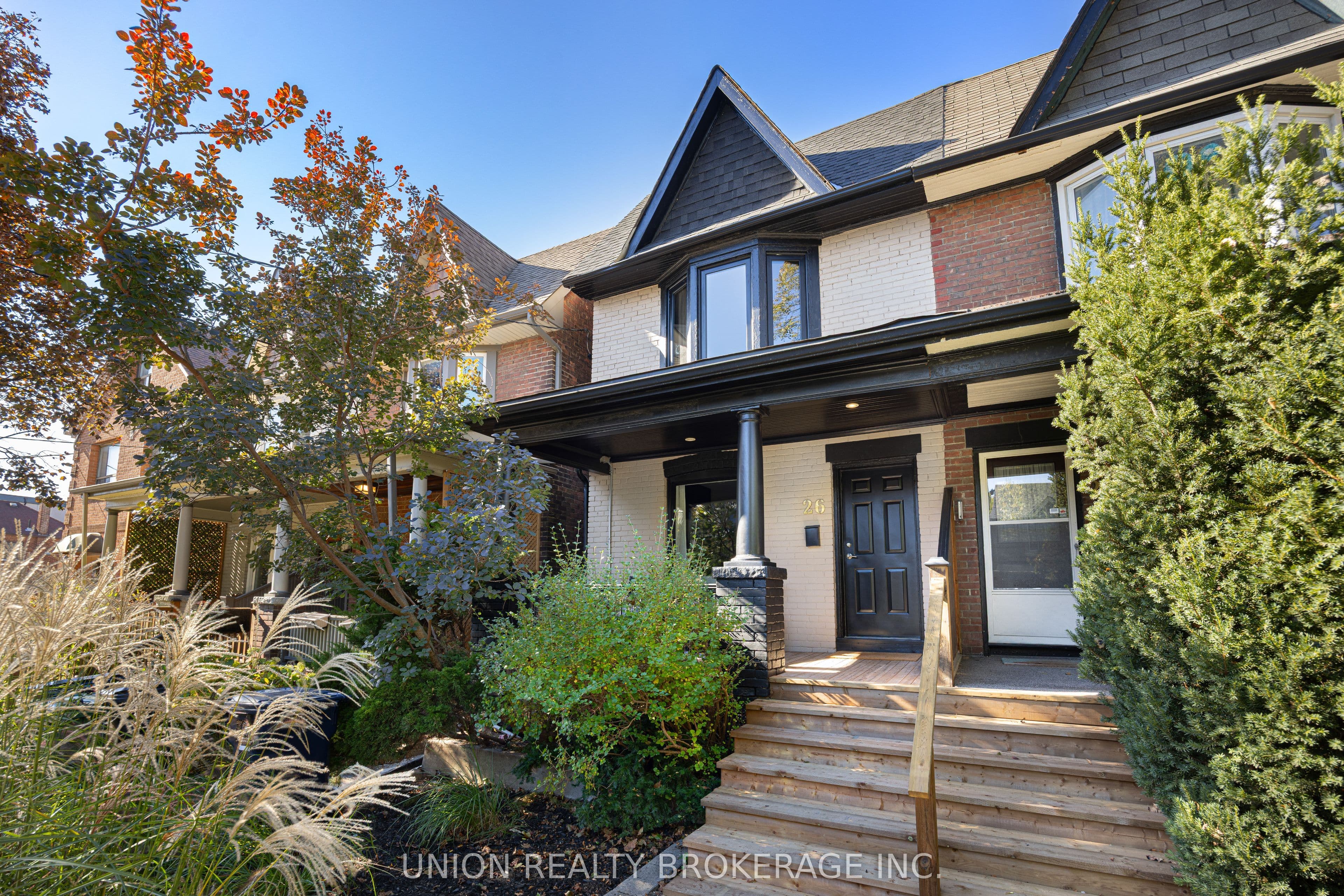 26 Arundel Avenue, Toronto, ON M4K 3A2