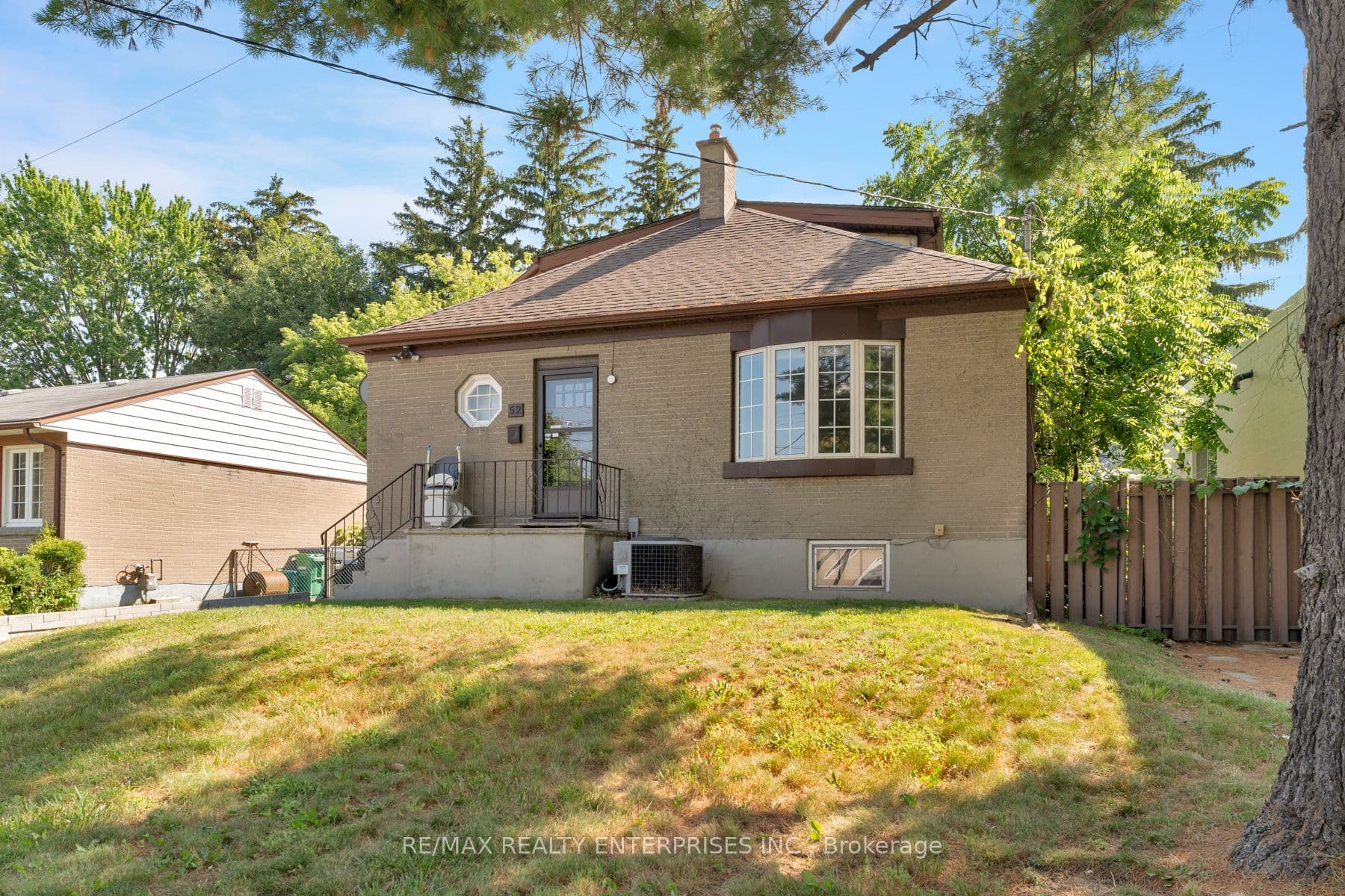 52 Briarwood Avenue, Mississauga, ON L5G 3N6