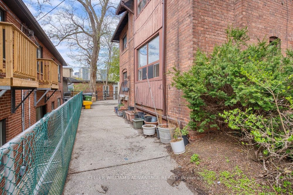24 Indian Road Crescent, Toronto, ON M6P 2G1
