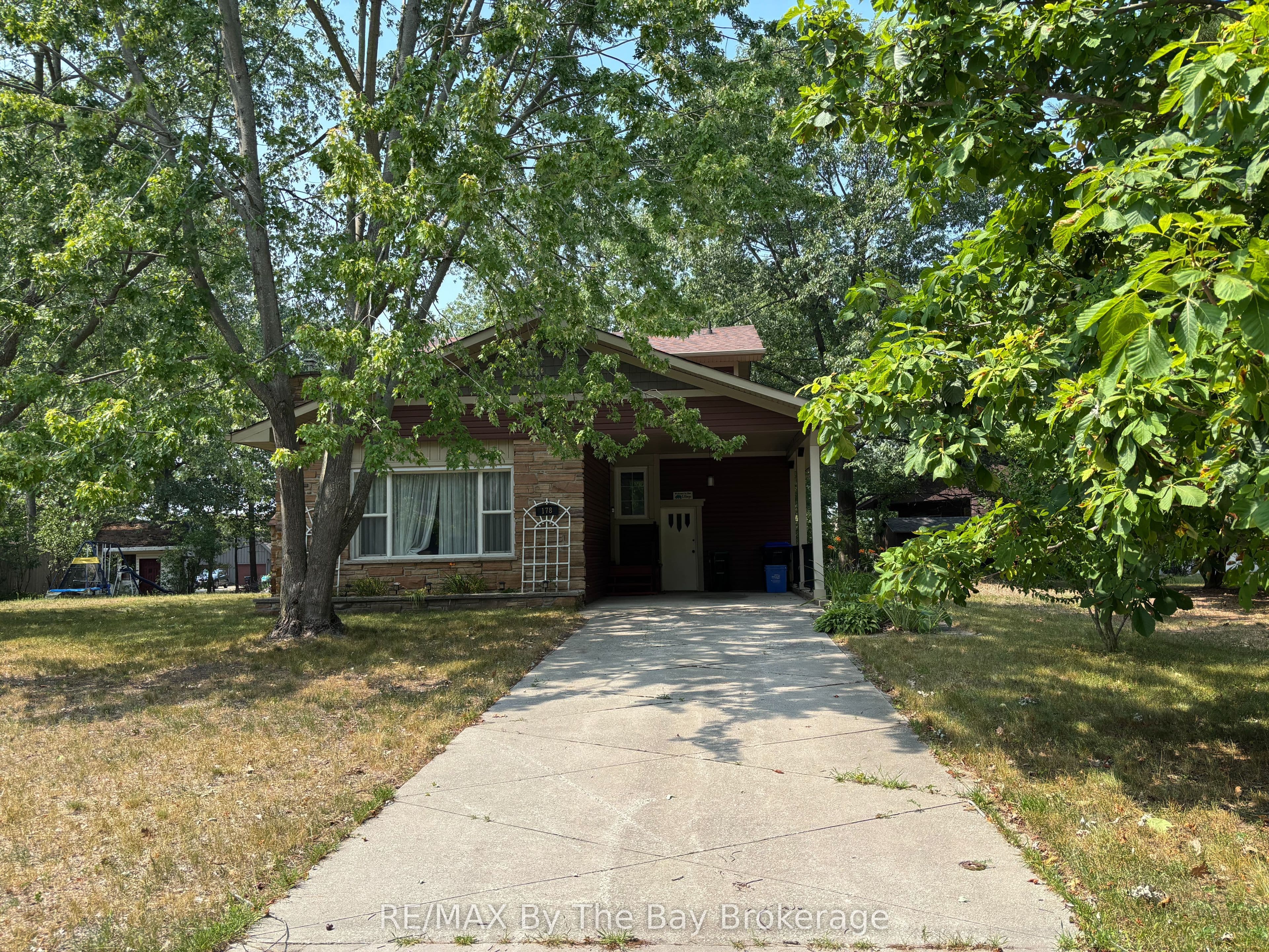 178 Oxbow Park Drive, Wasaga Beach, ON L9Z 2V7