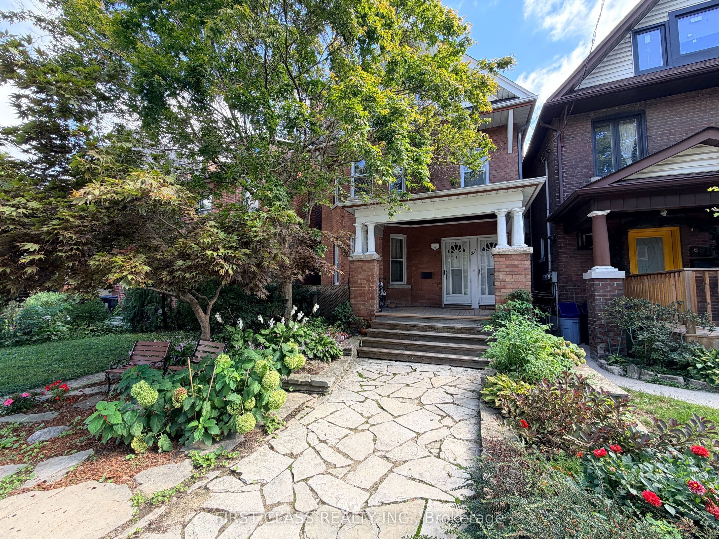 605 Indian Road A, Toronto, ON M6P 2C4