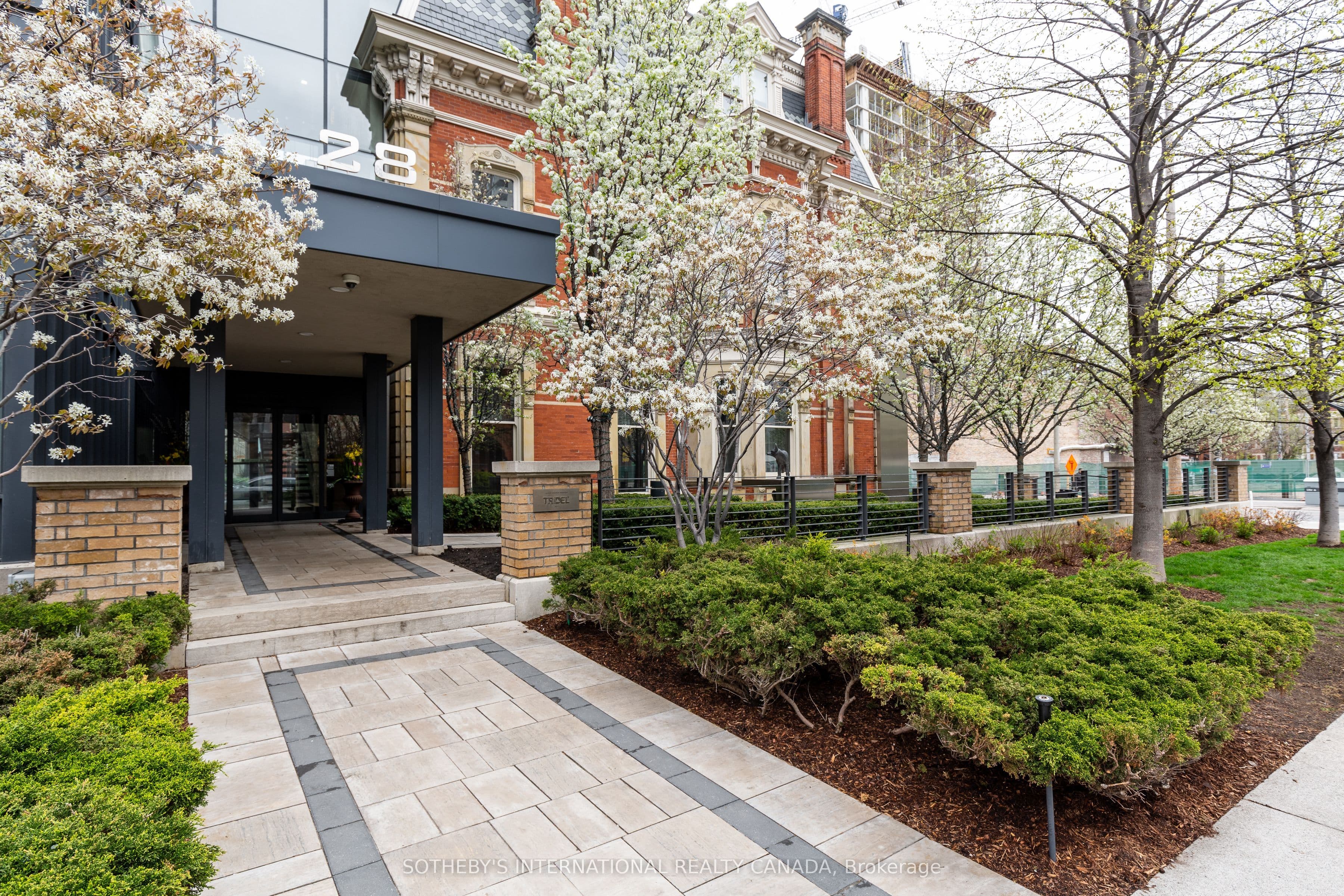 28 Linden Street 402, Toronto, ON M4Y 0A4