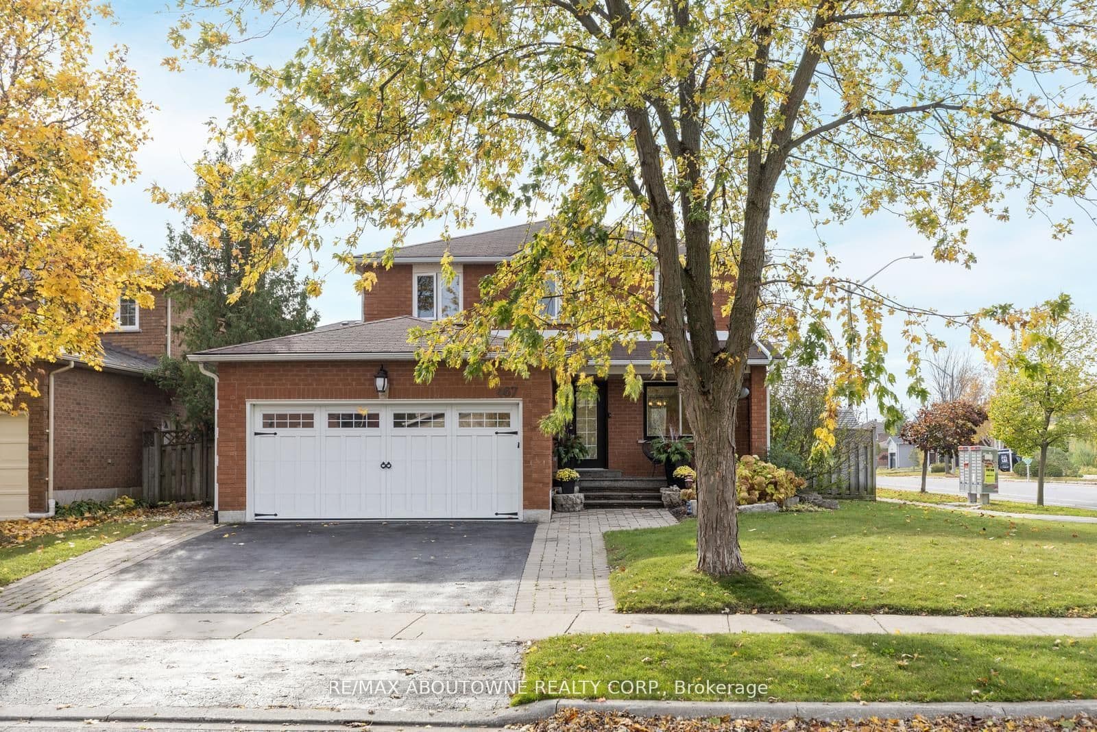 467 Hedgerow Lane, Oakville, ON L6H 4V8