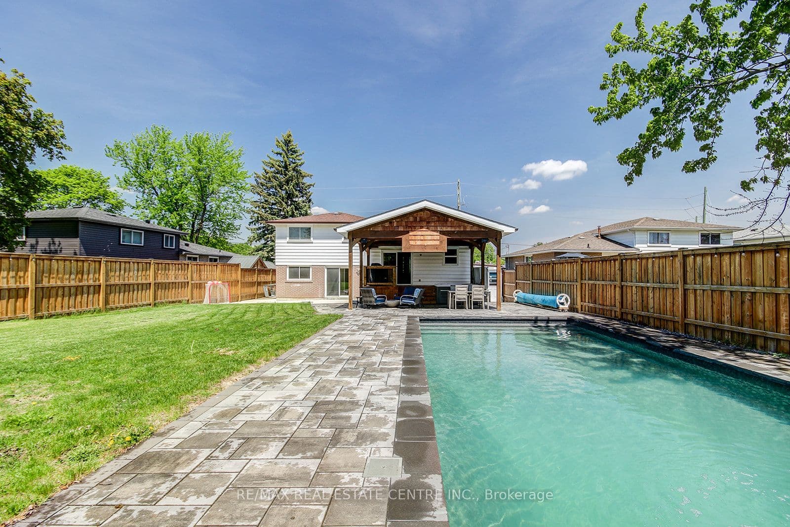 200 DELREX Boulevard, Halton Hills, ON L7G 4E7