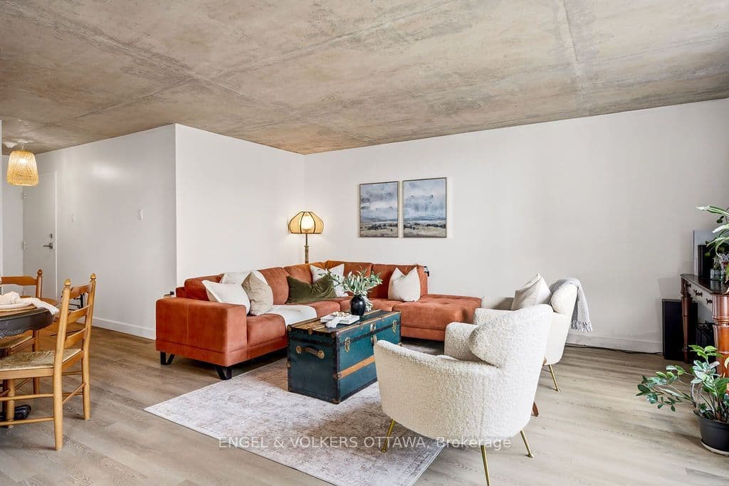 475 Laurier Avenue W 1602, Ottawa Centre, ON K1R 7X1