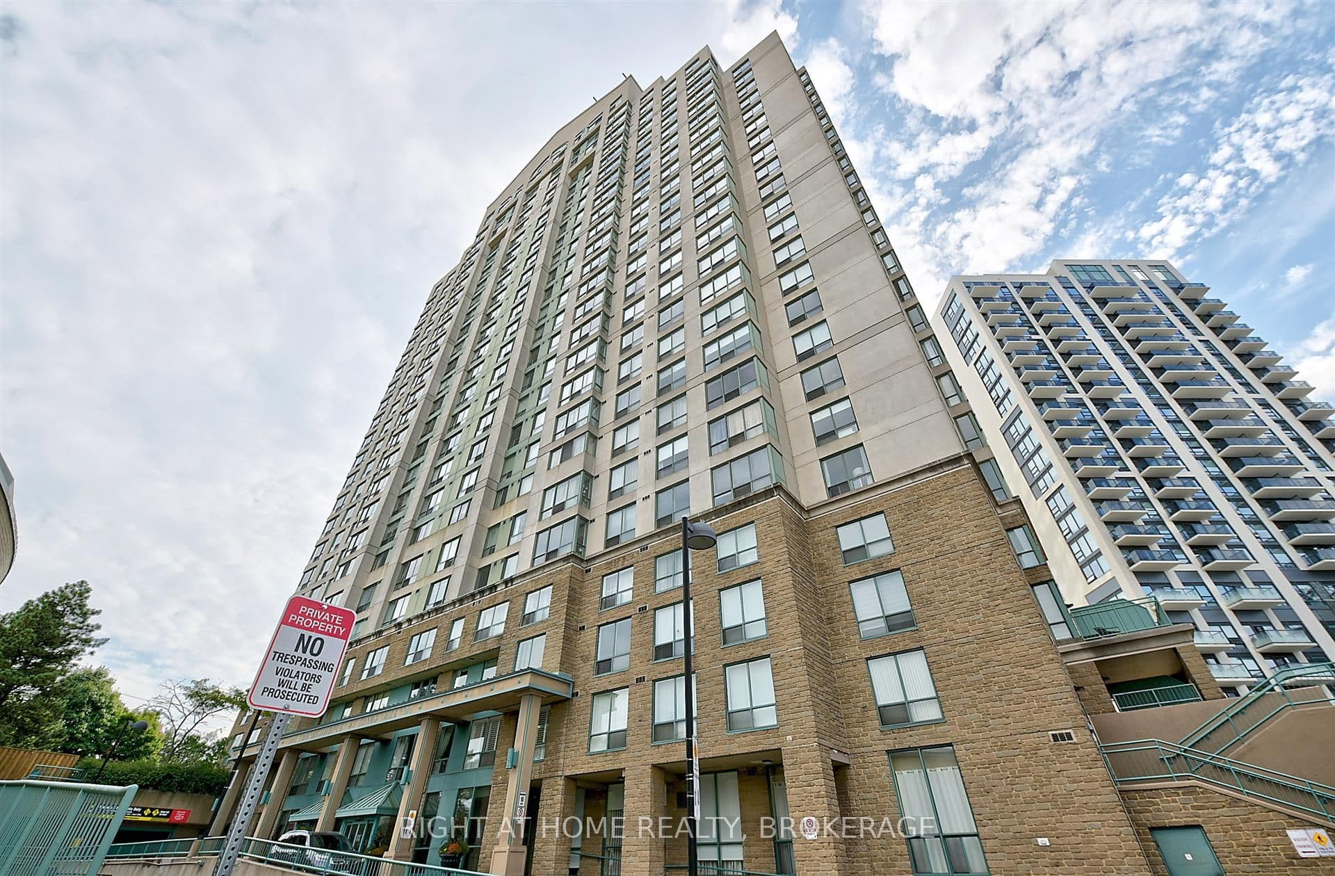101 Subway Crescent 206, Toronto, ON M9B 6K4