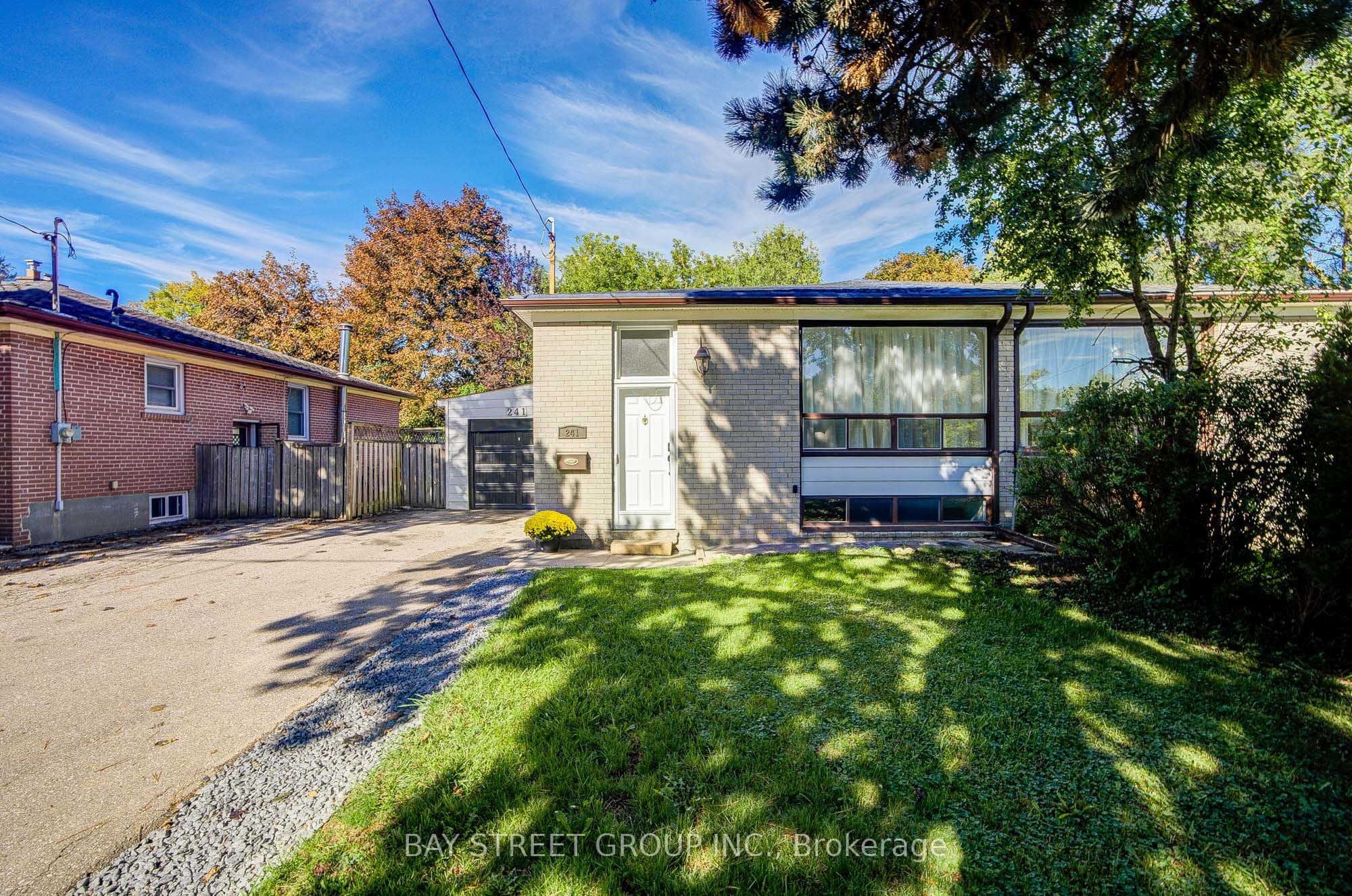 241 Taylor Mills Drive N, Richmond Hill, ON L4C 2T8
