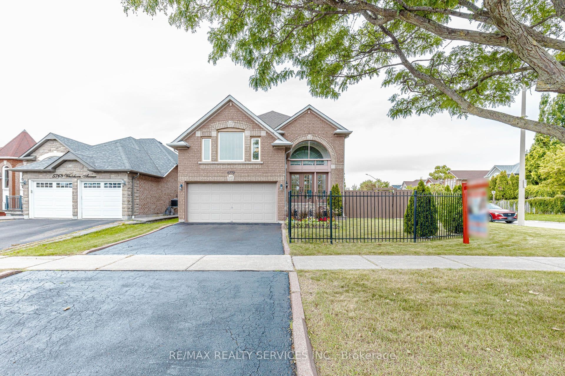 5772 Whitehorn Avenue, Mississauga, ON L5V 1W1