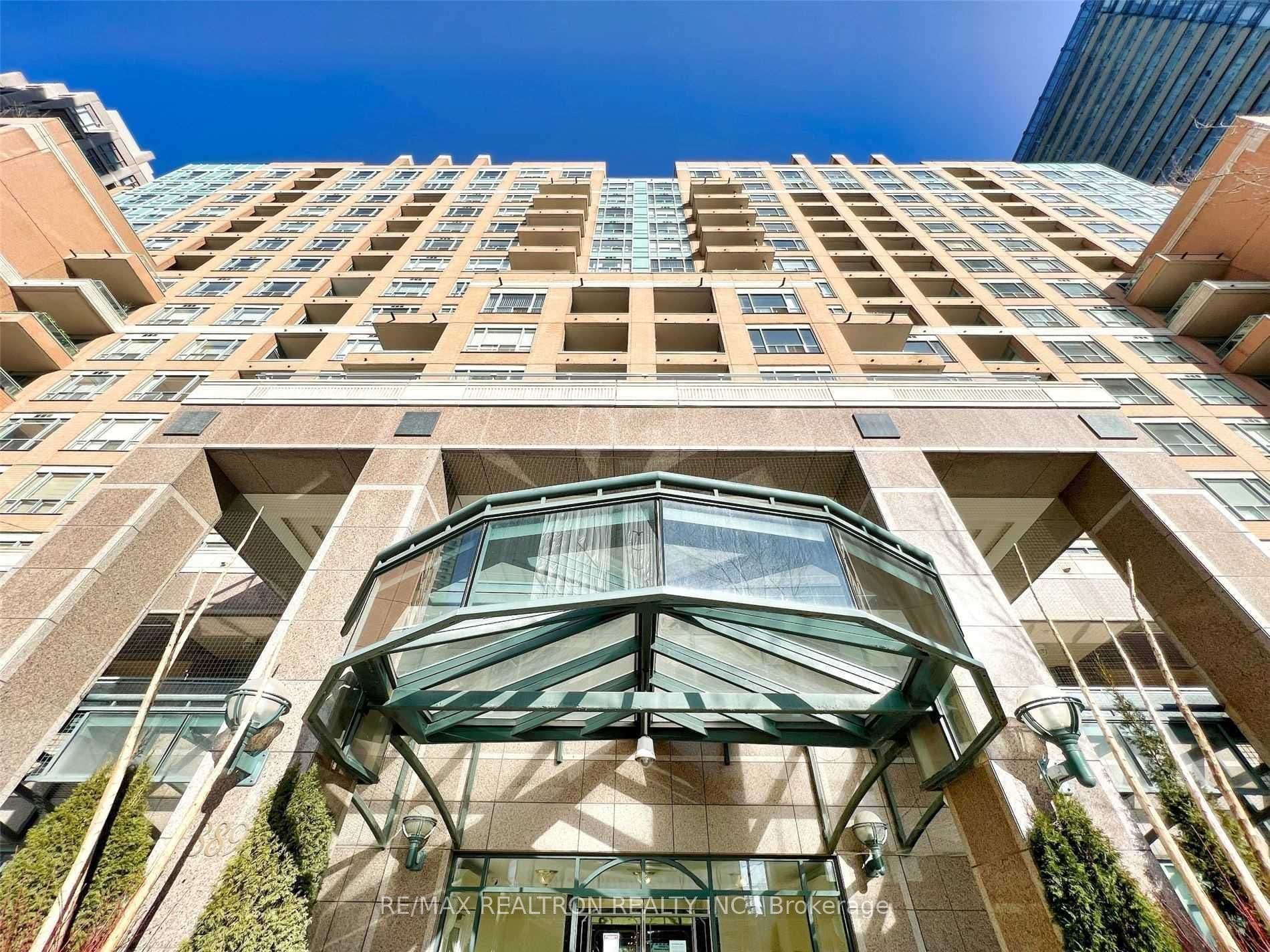 887 Bay Street 701, Toronto, ON M5S 3K4