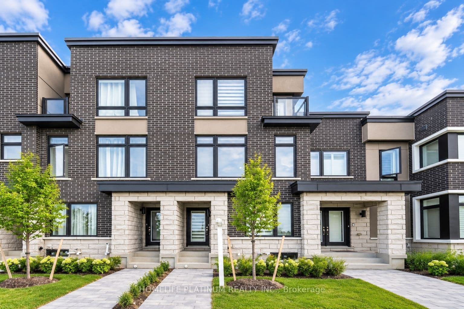2594 Castlegate Crossing, Pickering, ON L1X 0H9