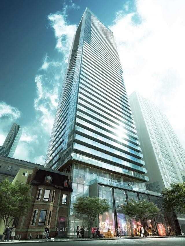 15 Grenville Street 2004, Toronto, ON M4Y 1A1