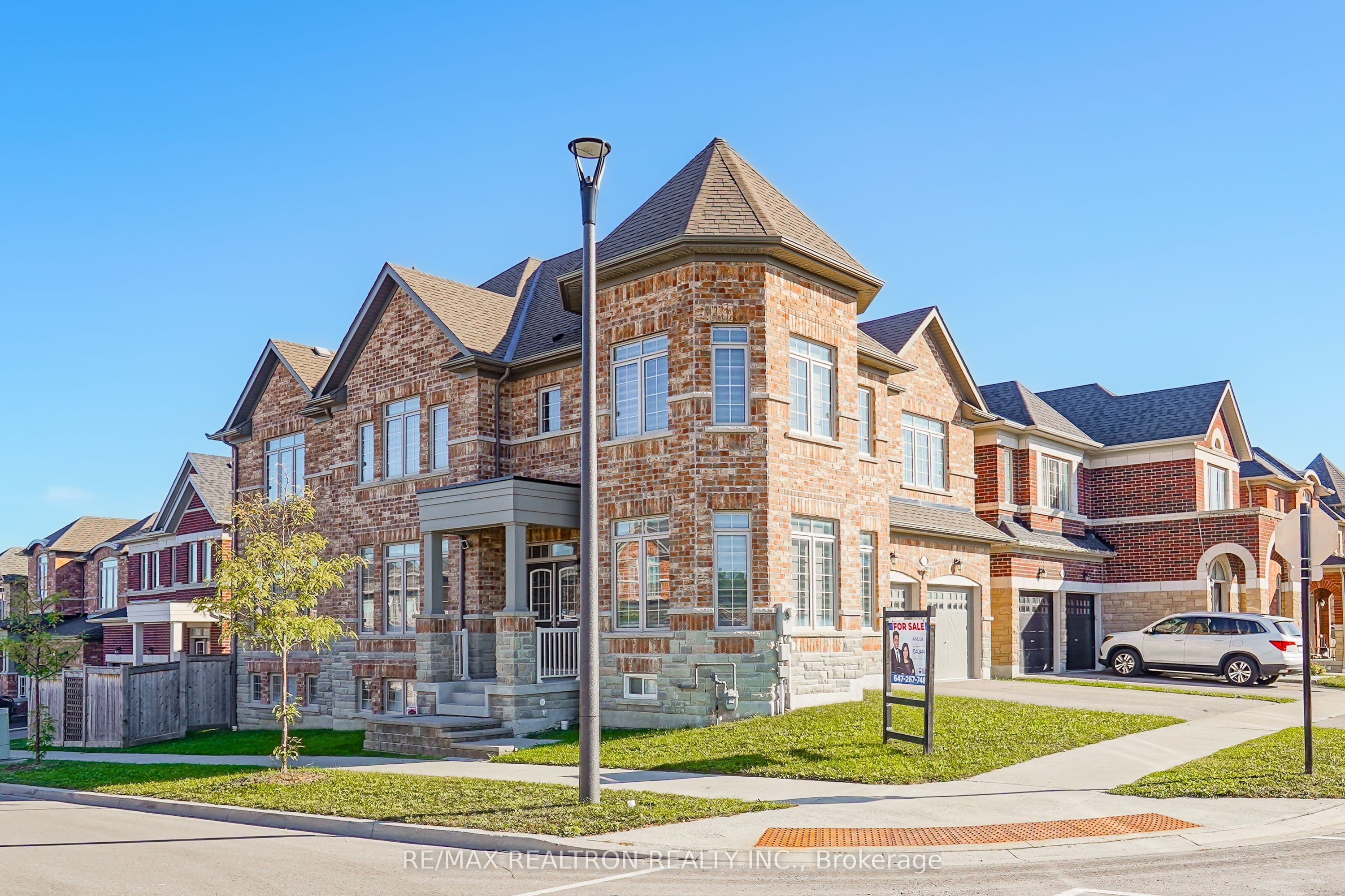 2431 Hibiscus Drive, Pickering, ON L1X 0H1
