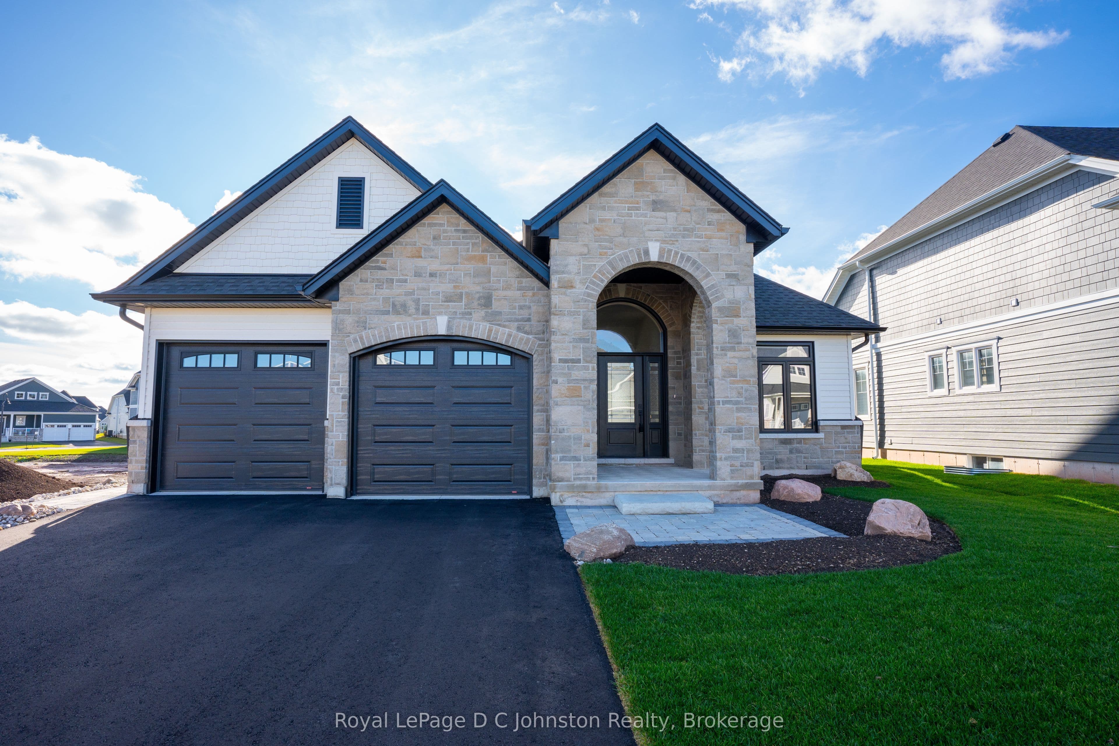 546 ALGONQUIN Trail, Georgian Bluffs, ON N0H 1S0