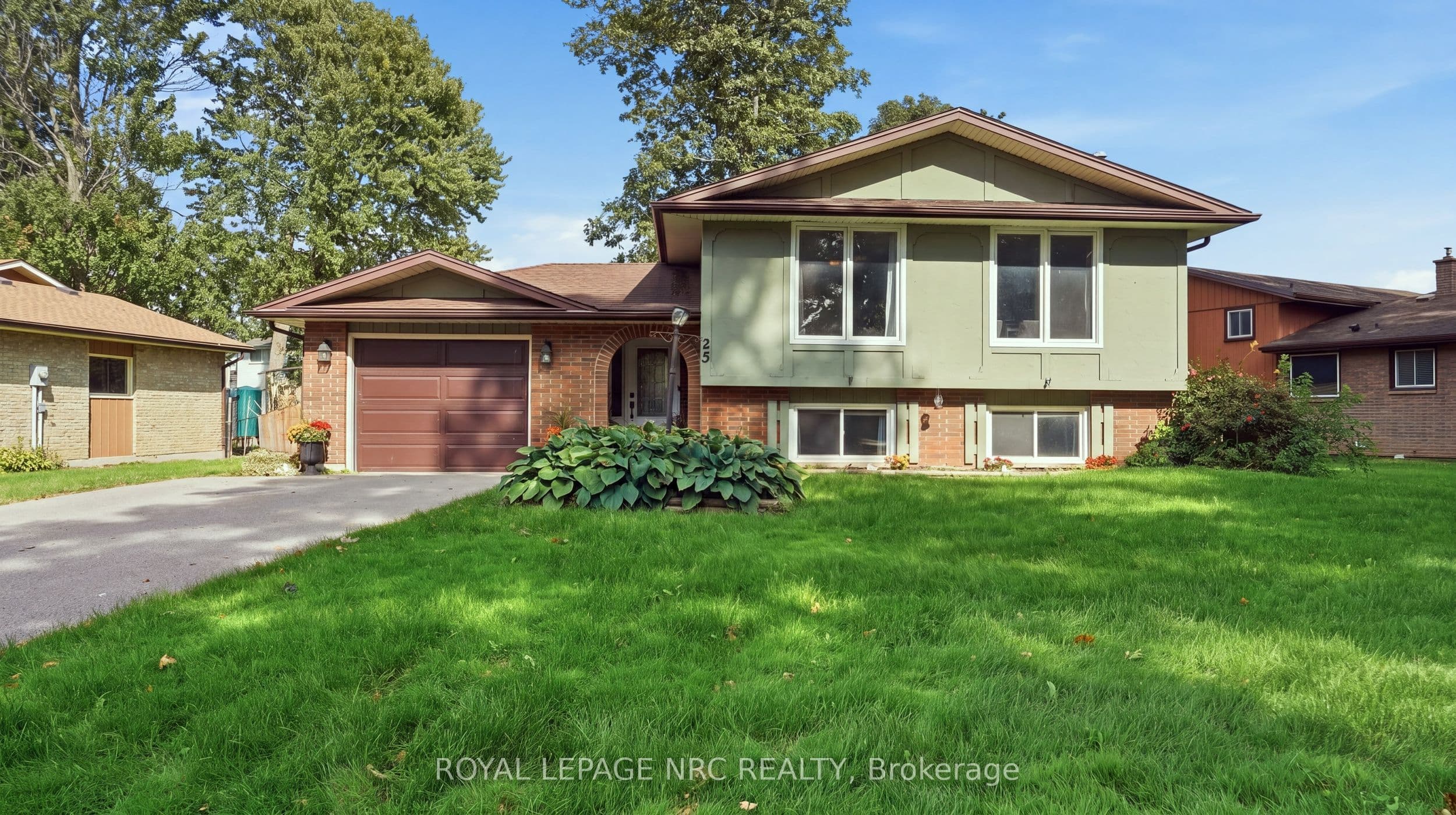 25 Sherwood Forest Trail, Welland, ON L3C 5X7