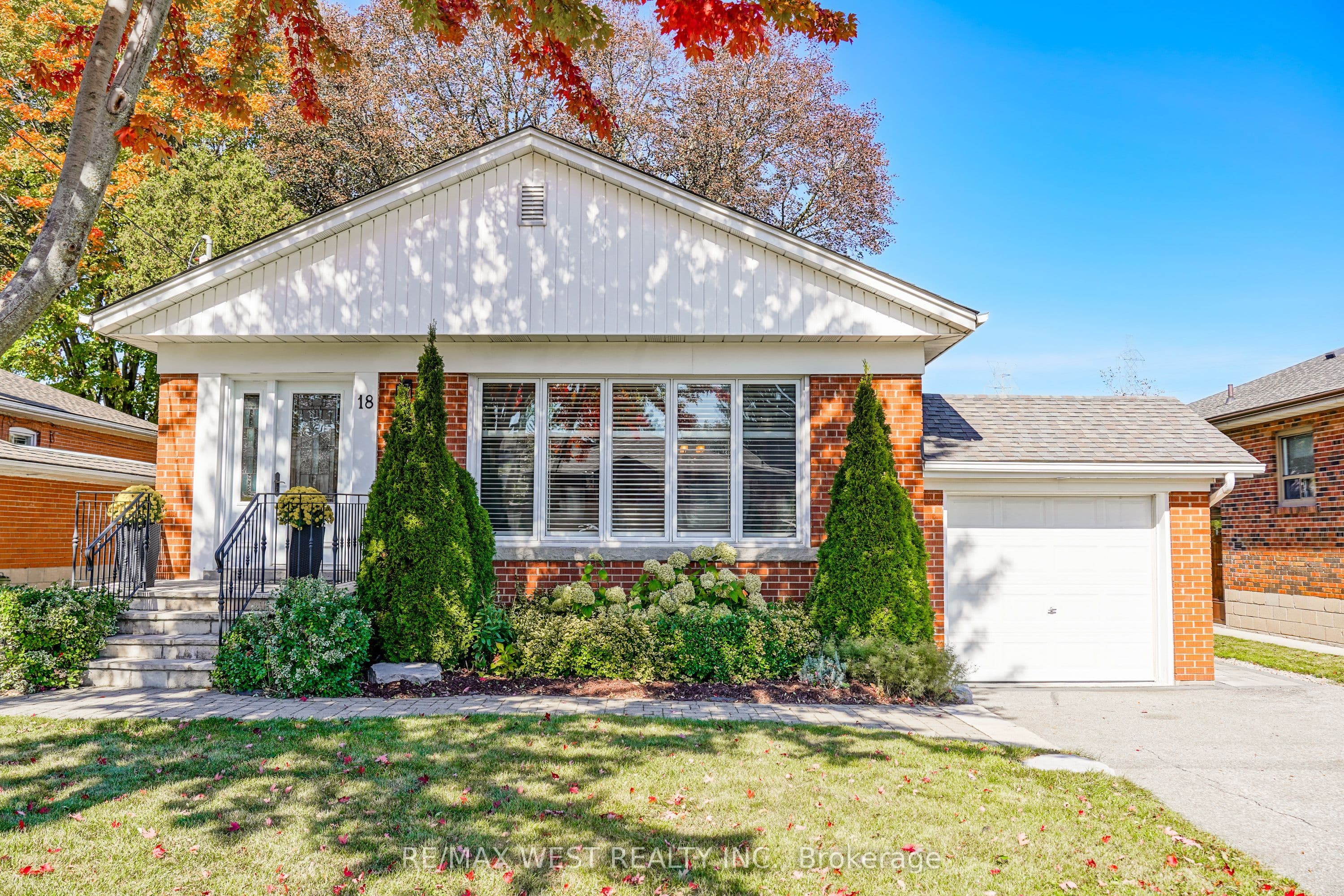 18 Nashland Avenue, Toronto, ON M9B 2V4