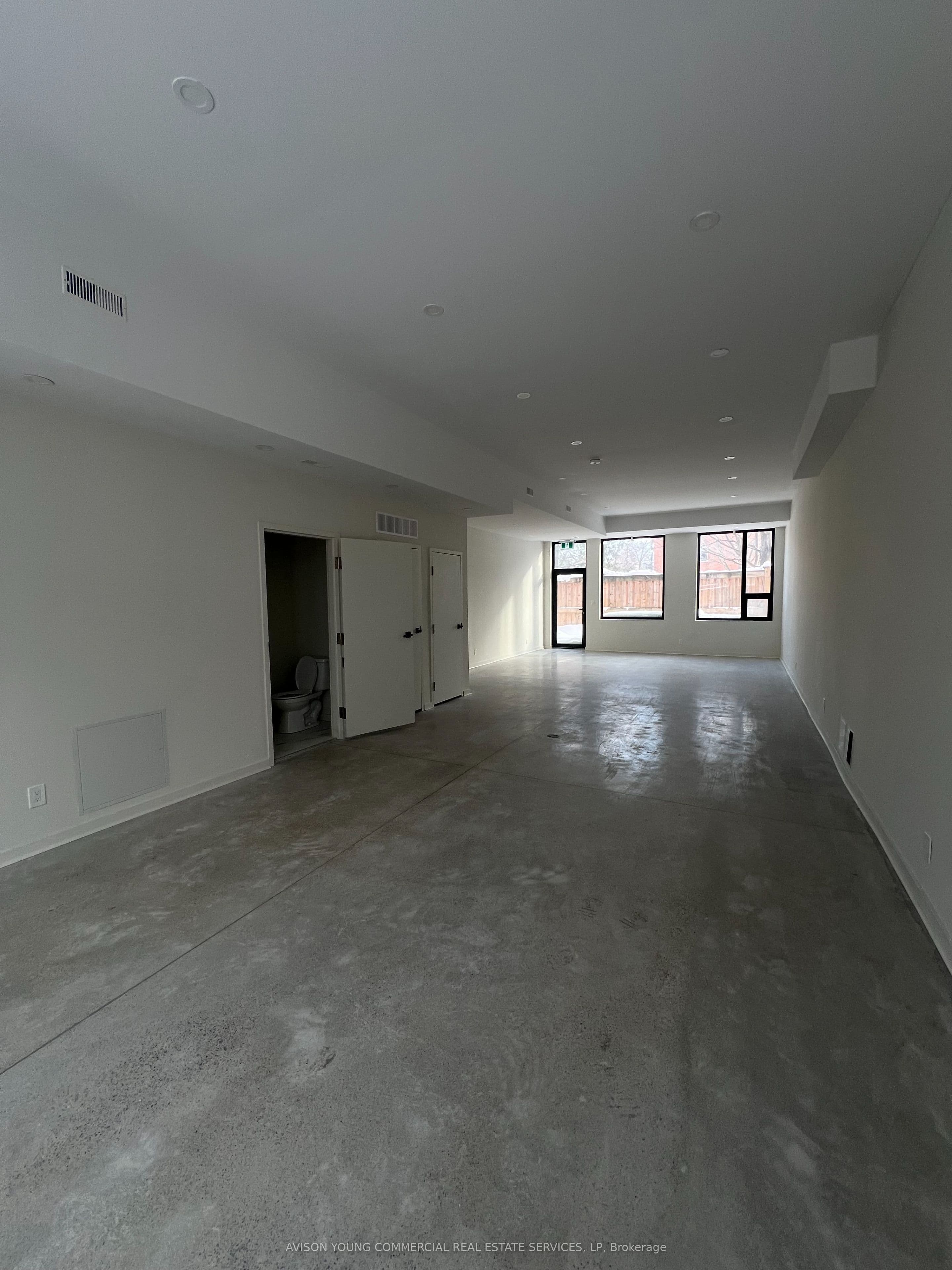 170 Perth Avenue W 3, Toronto, ON M6P 3X5
