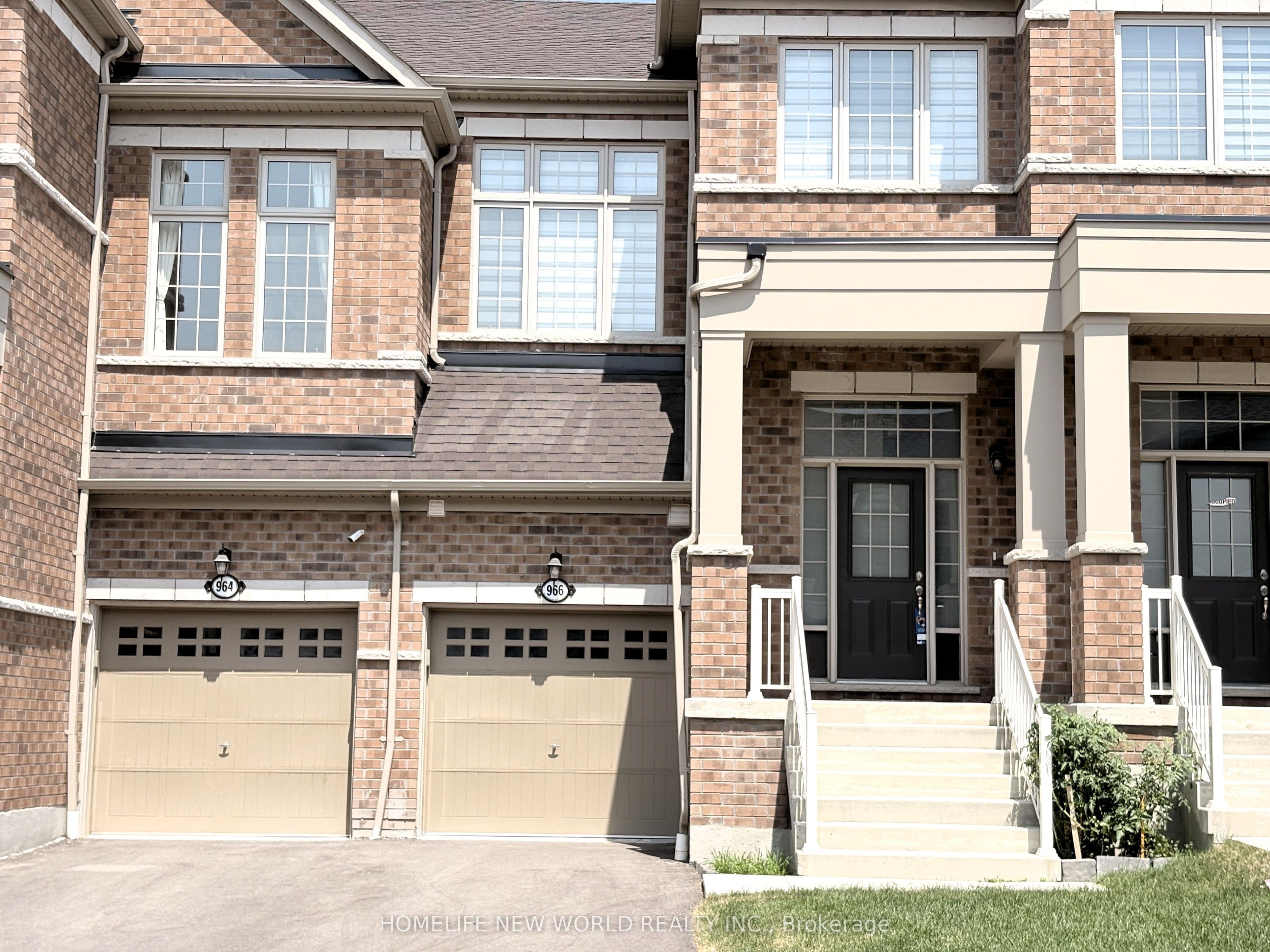 966 CORMORANT Path, Pickering, ON L1X 0P5
