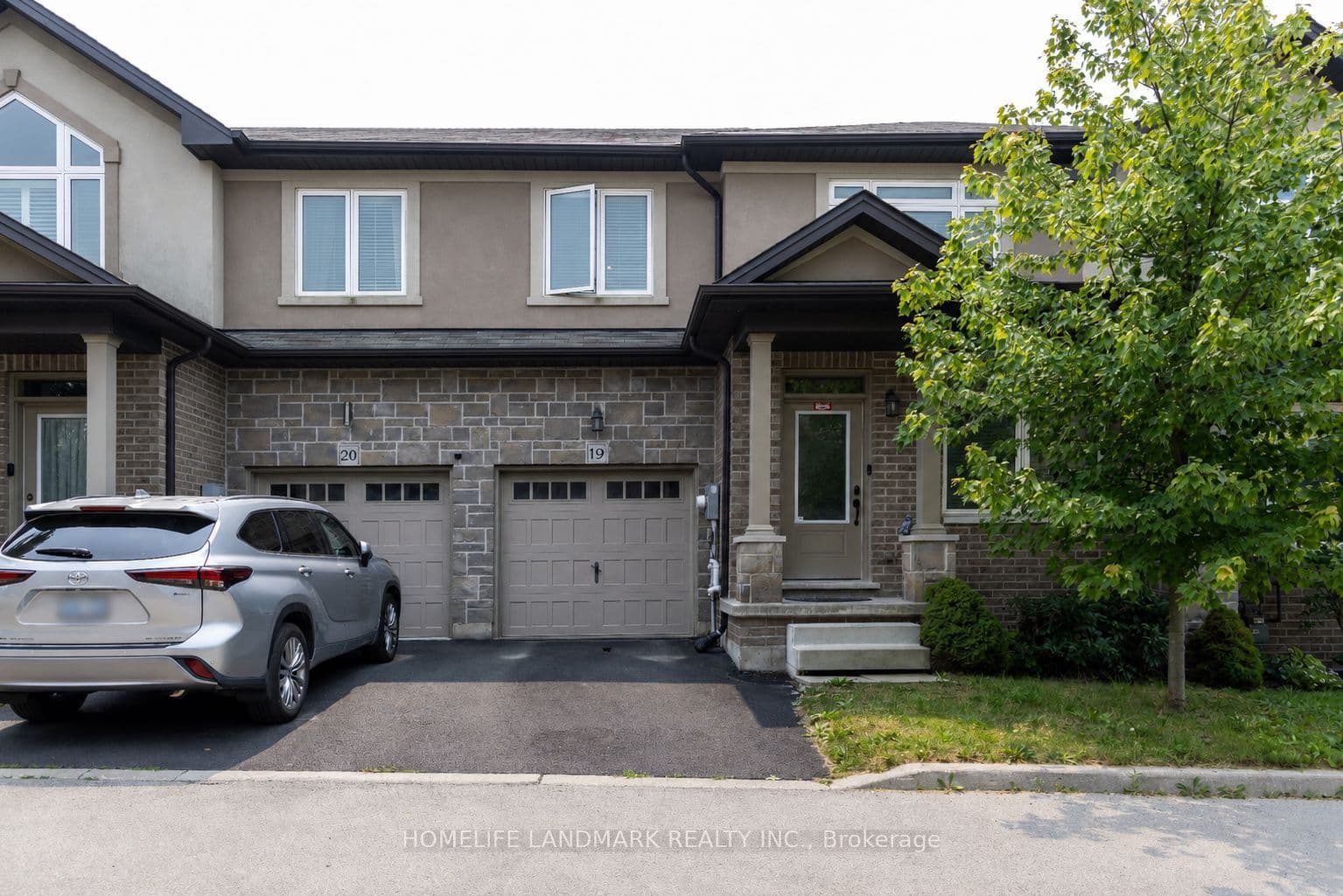 421 Kitty Murray Lane 19, Hamilton, ON L9G 3K9