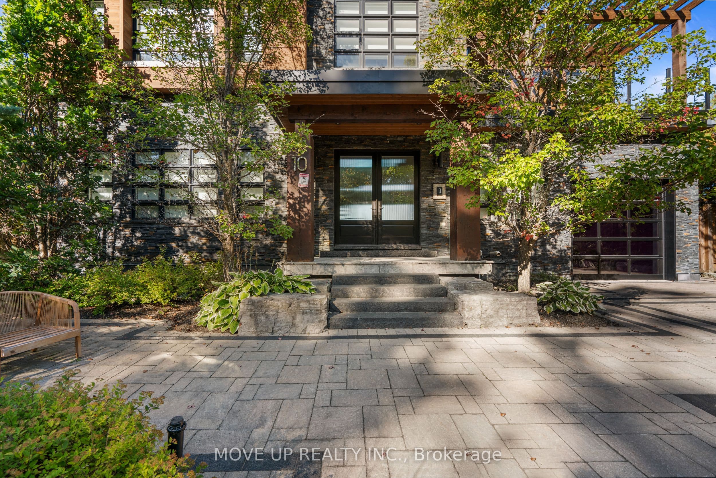 10 Hiawatha Avenue, Wasaga Beach, ON L9Z 2L9