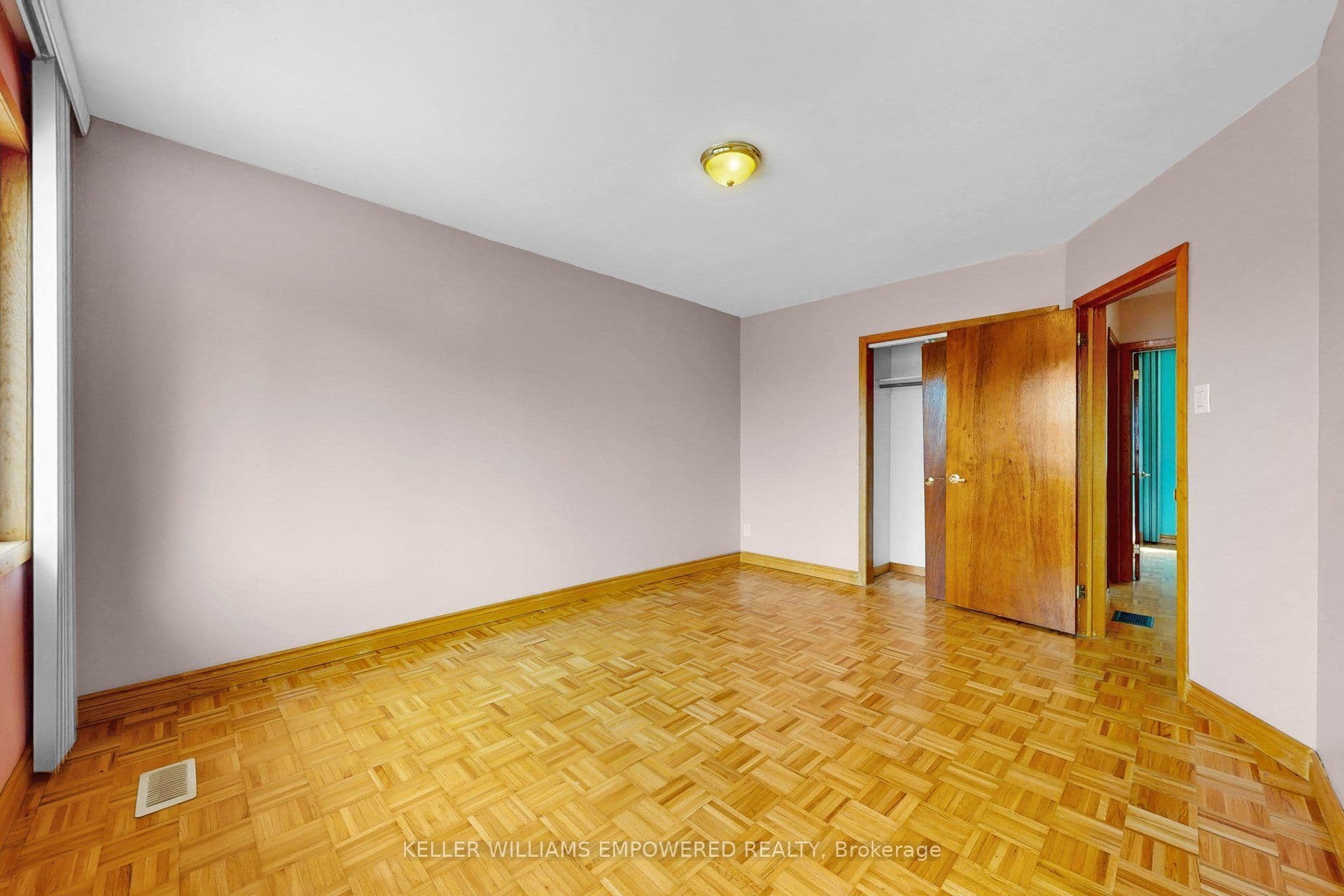 3 Hilldale Road, Toronto, ON M6N 3Y1