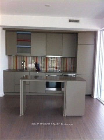 101 Peter Street 3903, Toronto, ON M5V 2G9
