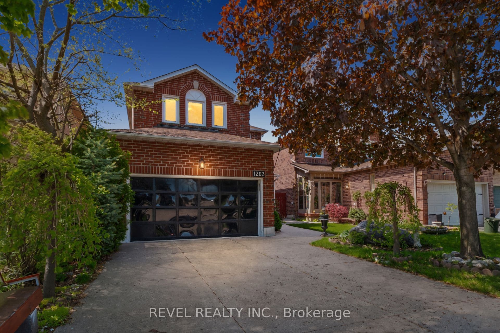 1263 Bantham Street, Mississauga, ON L5V 1Y8