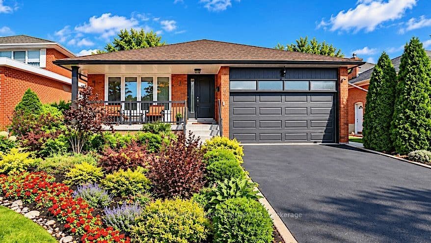 292 La Rose Avenue, Toronto, ON M9P 1B9