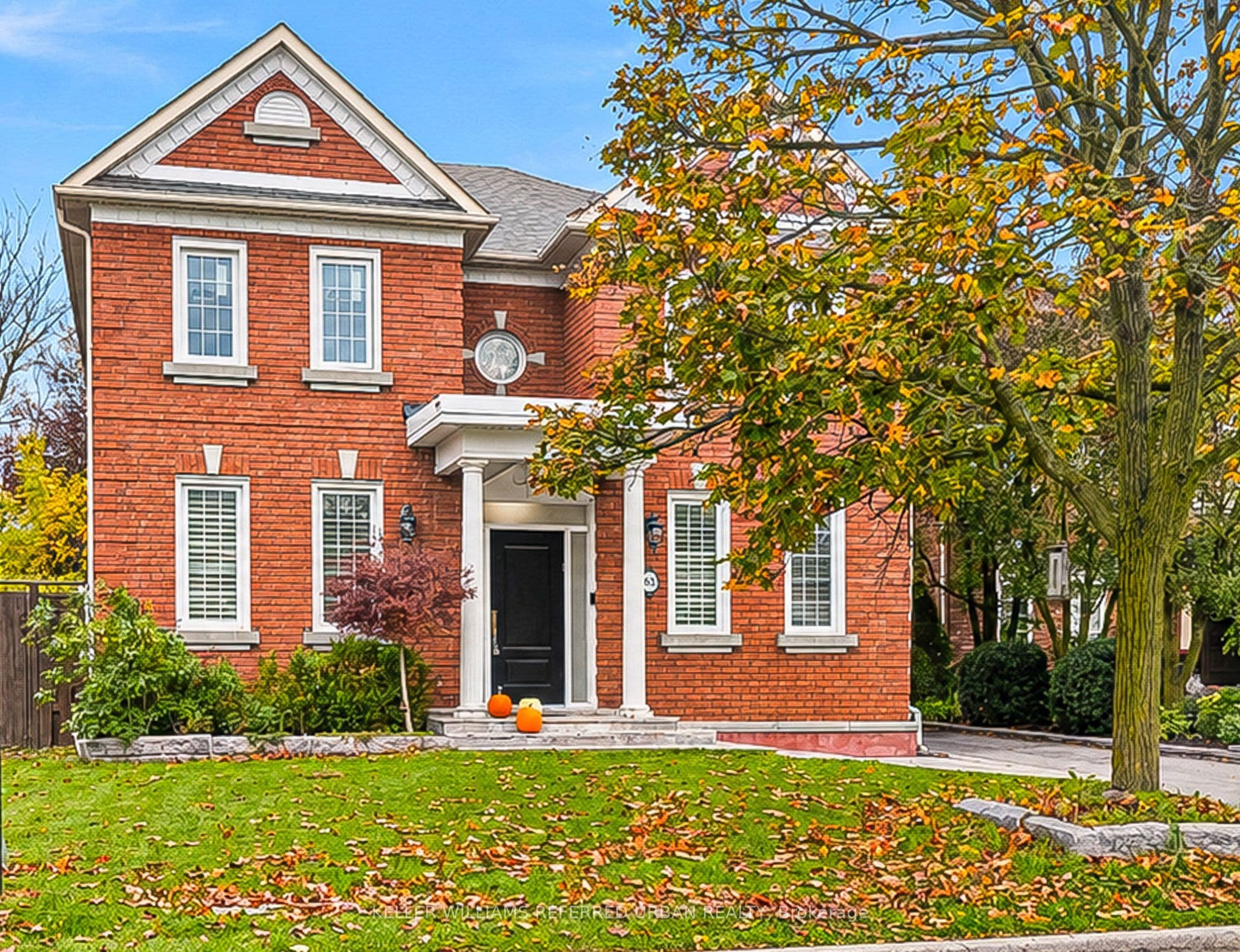 63 Oatlands Crescent, Richmond Hill, ON L4C 9P2