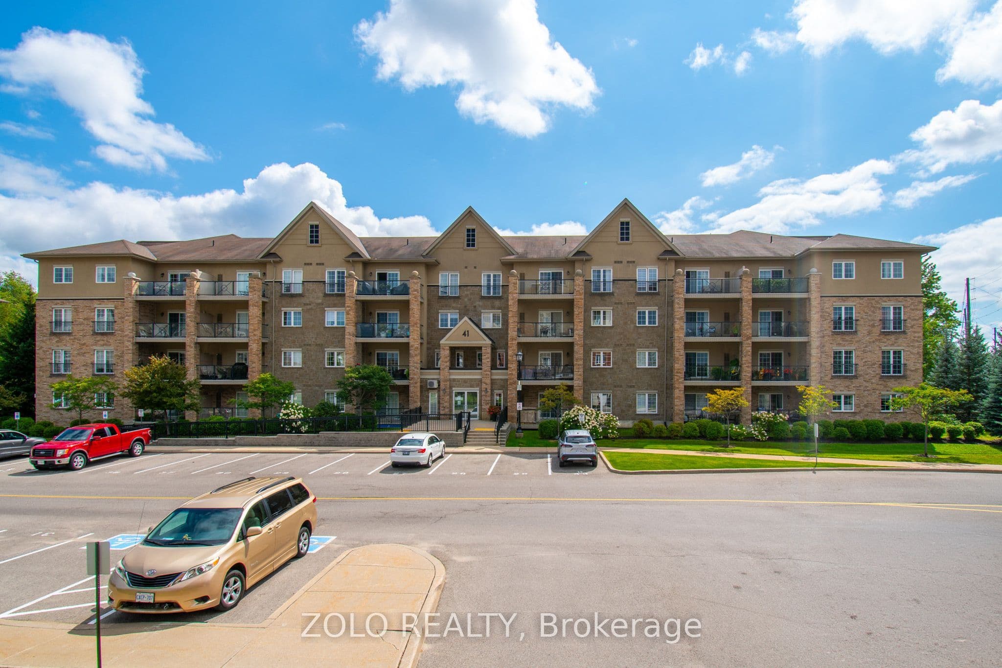 41 Ferndale Drive S 312, Barrie, ON L4N 5T6