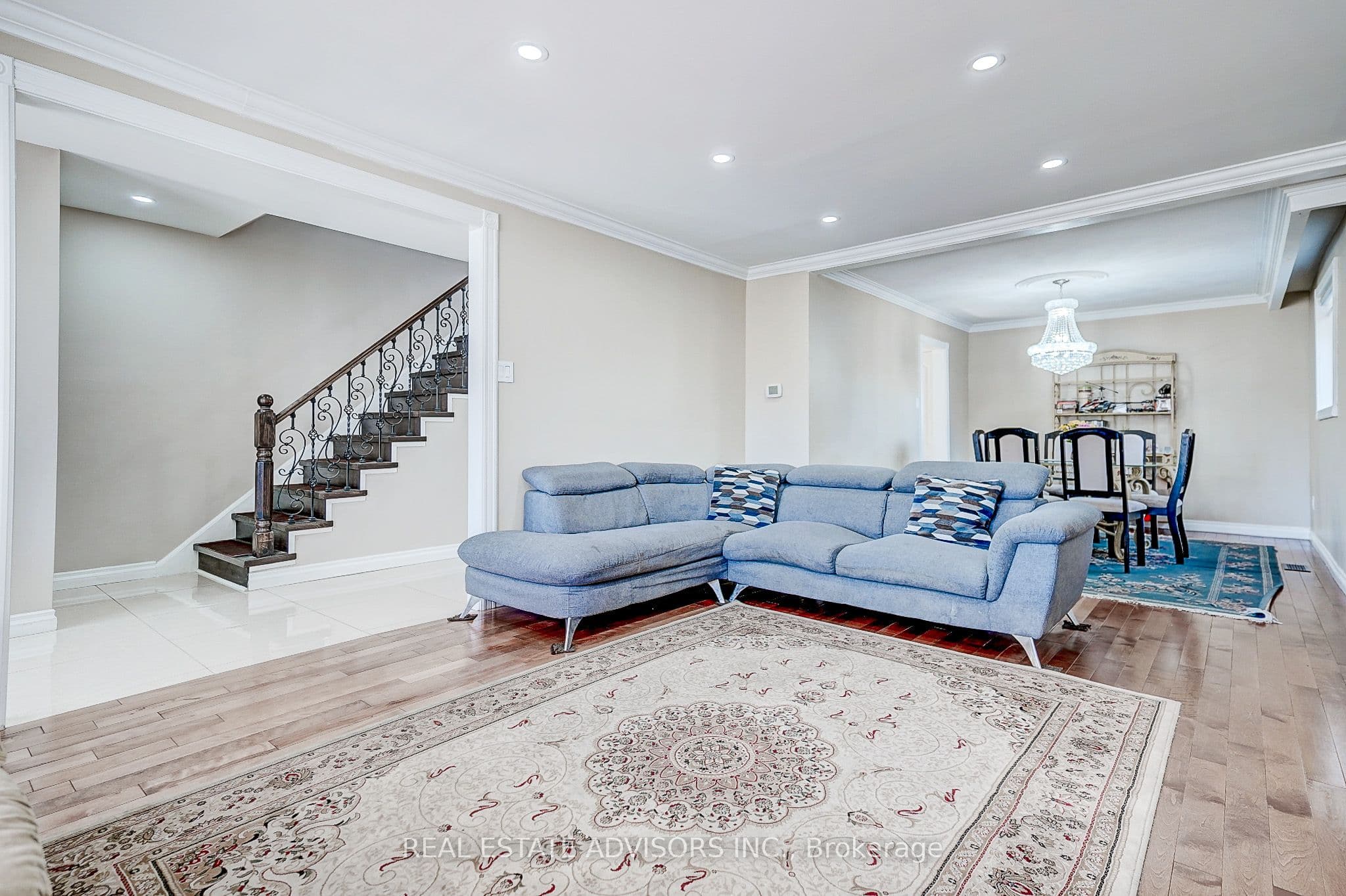 1228 Jane Street N, Toronto, ON M6M 4X7