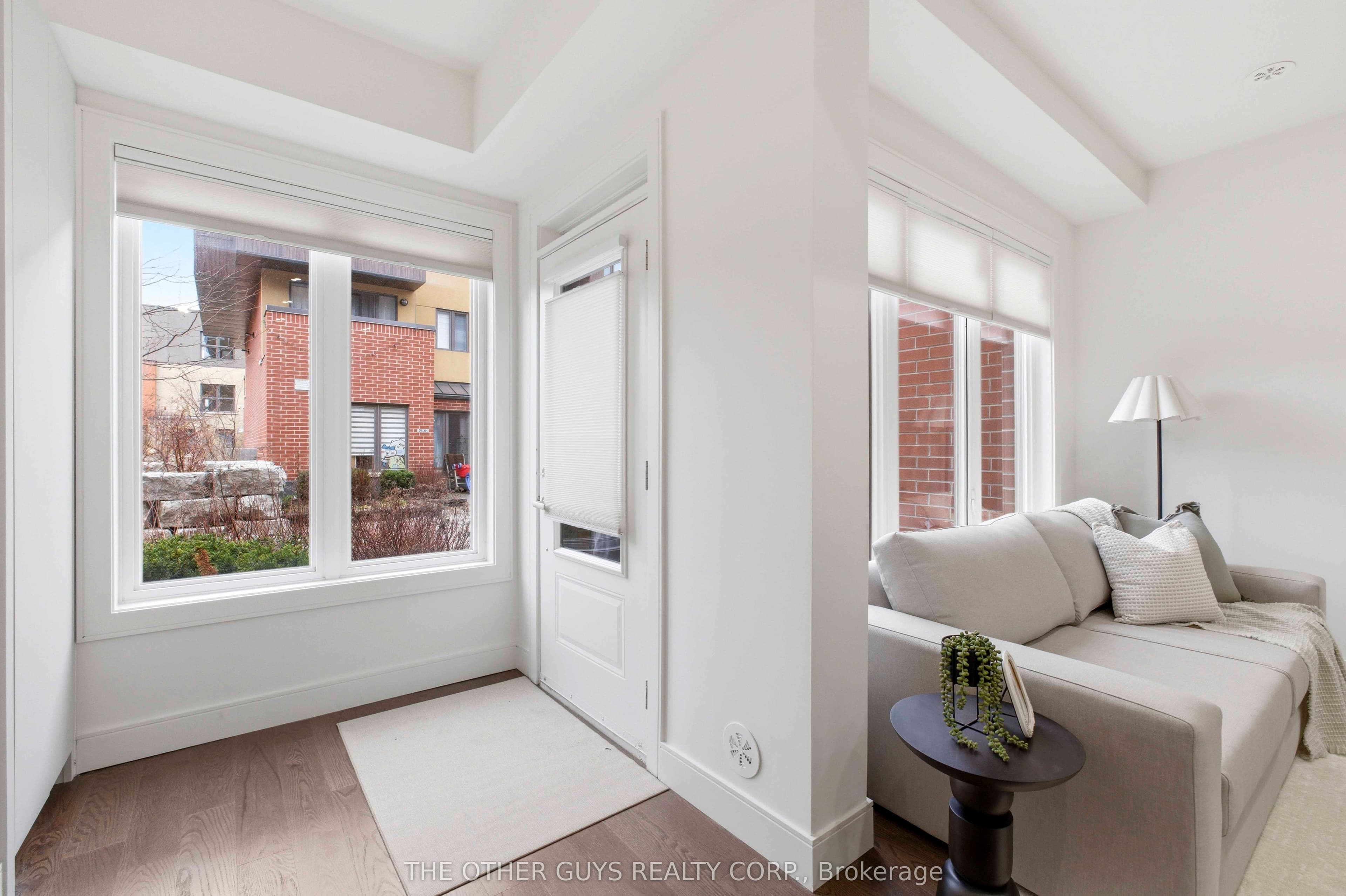 9R Clintwood Gate 18, Toronto, ON M3A 0A8