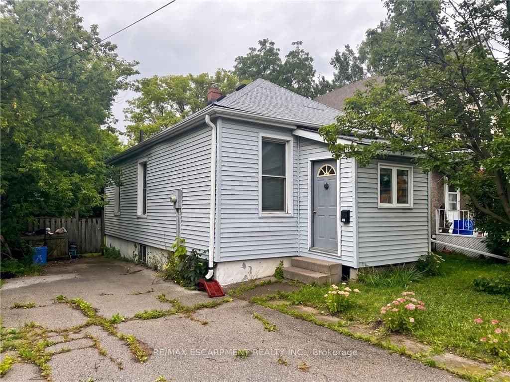 28 Brantdale Avenue, Hamilton, ON L9C 1B7