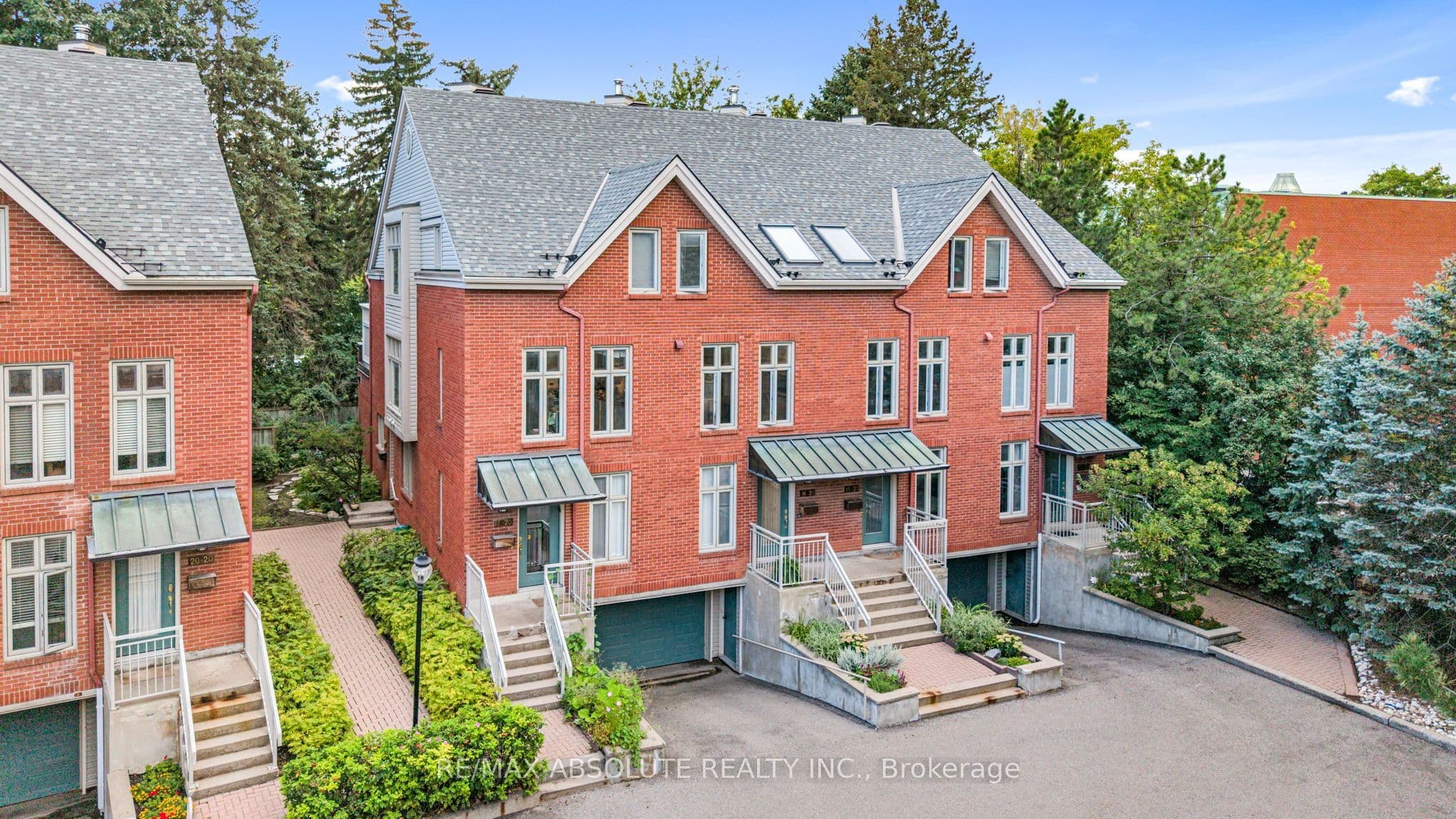 20 Charlevoix Street 16, Vanier and Kingsview Park, ON K1L 8K5