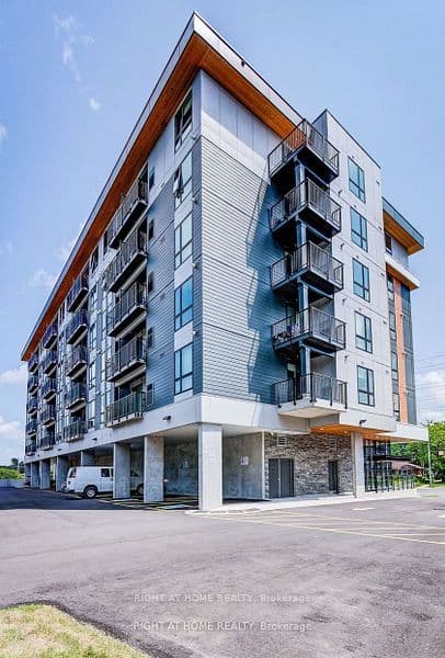312 Erb Street 205, Waterloo, ON N2L 0K9