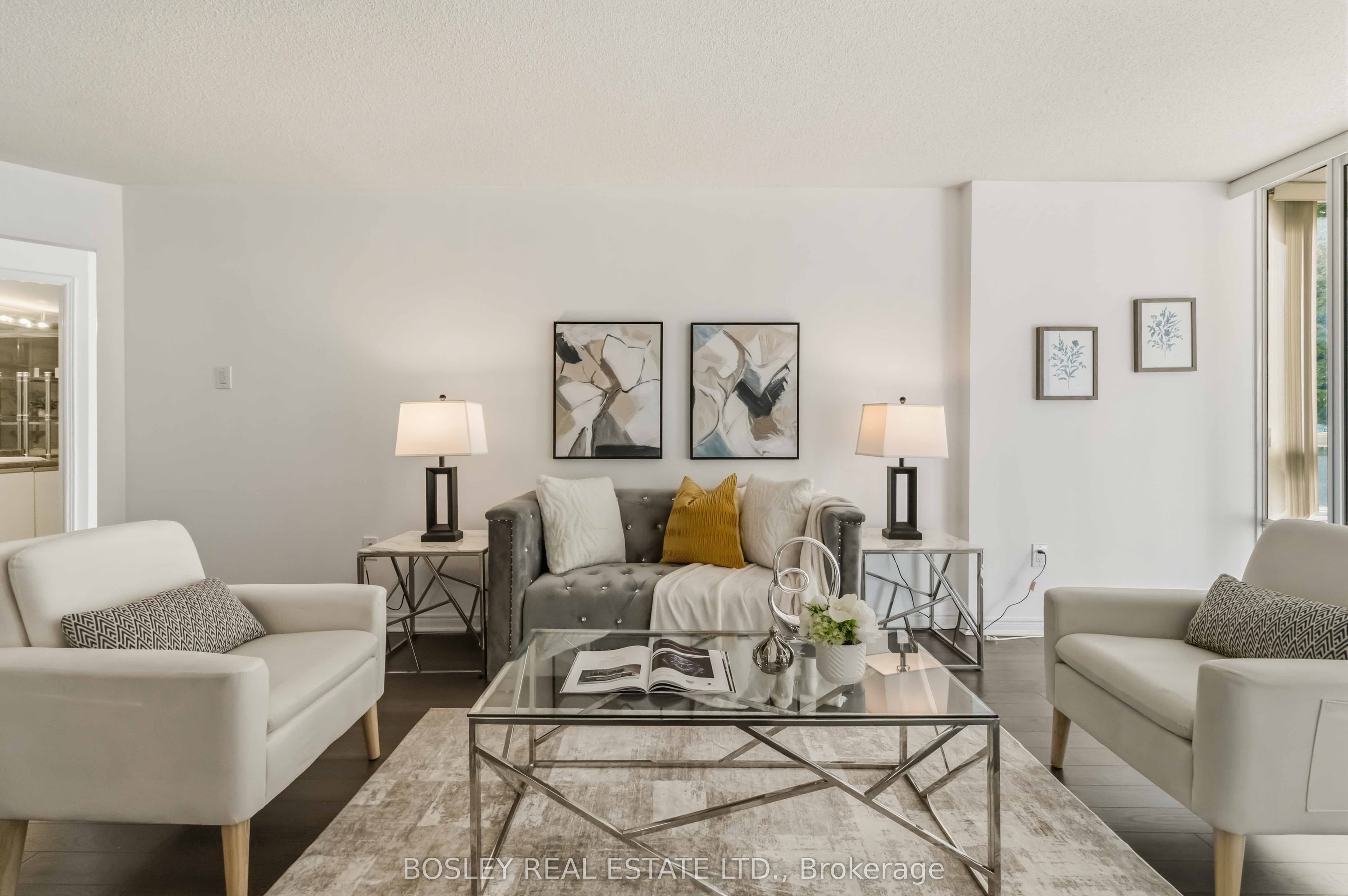 7250 Yonge Street 206, Vaughan, ON L4J 7X1
