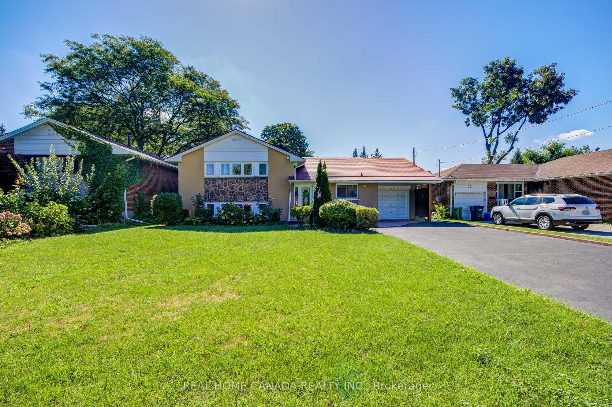 29 Ellesboro Drive, Mississauga, ON L5N 1C3