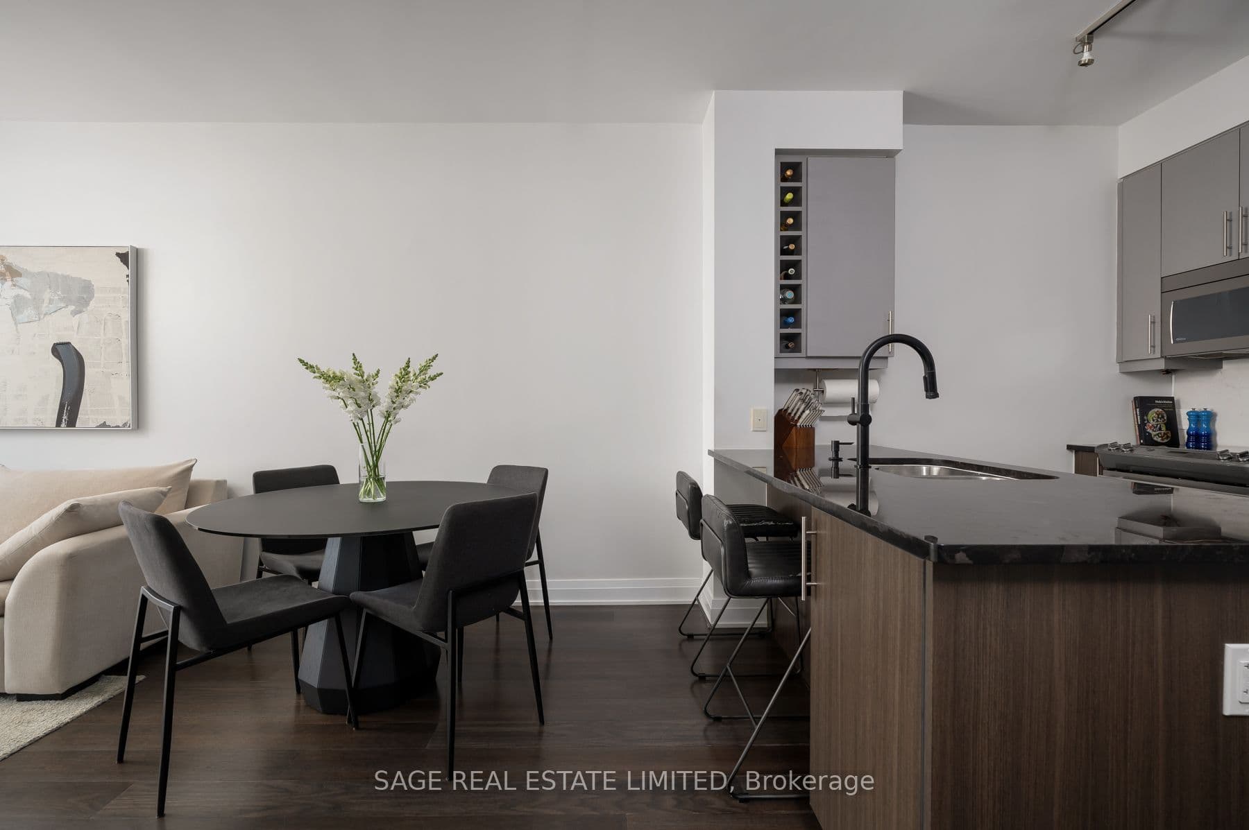 530 St Clair Avenue W 1409, Toronto, ON M6C 0A2