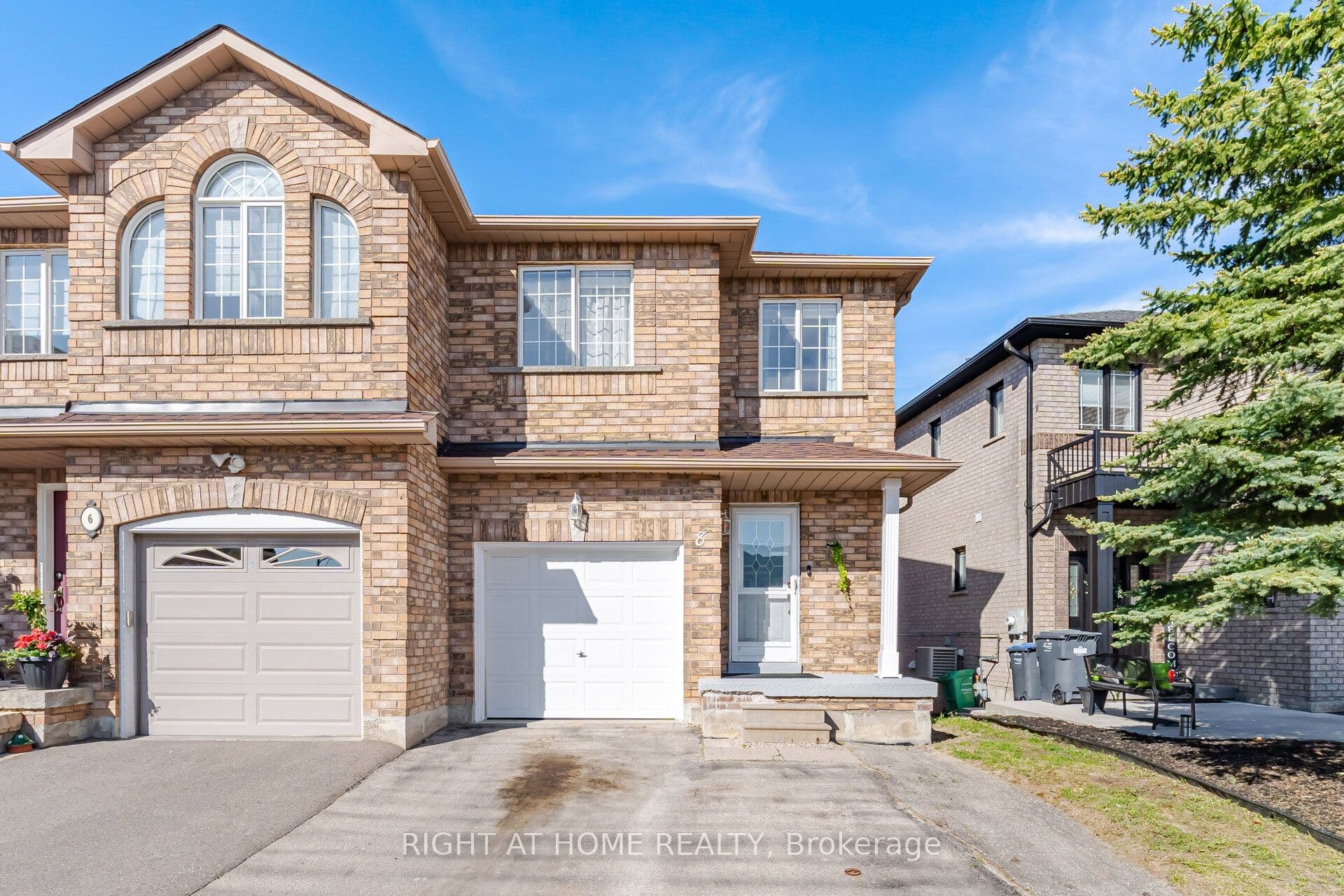 8 Richelieu Court, Caledon, ON L7E 2M3