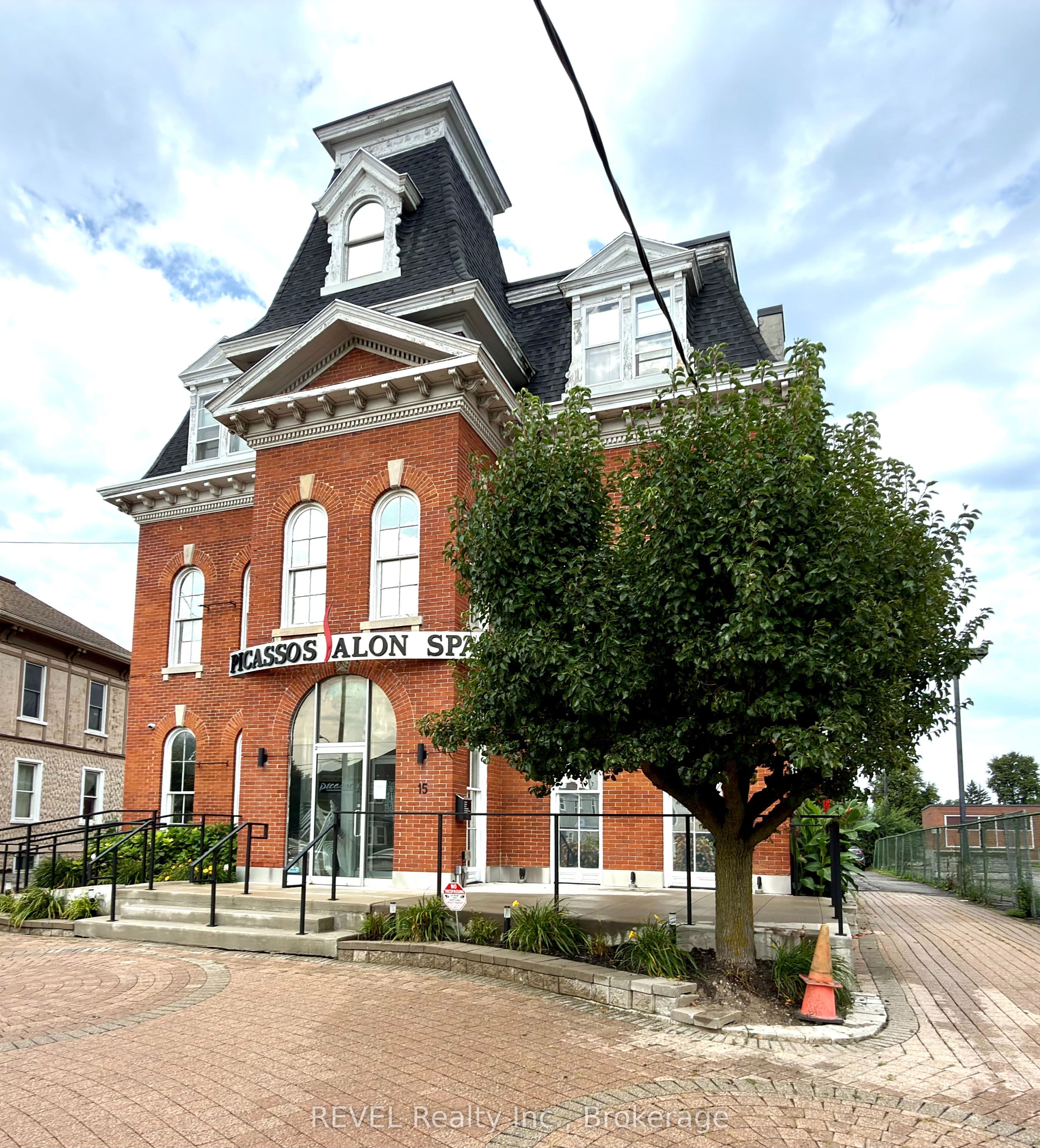 15 Welland Avenue, St. Catharines, ON L2R 2M1