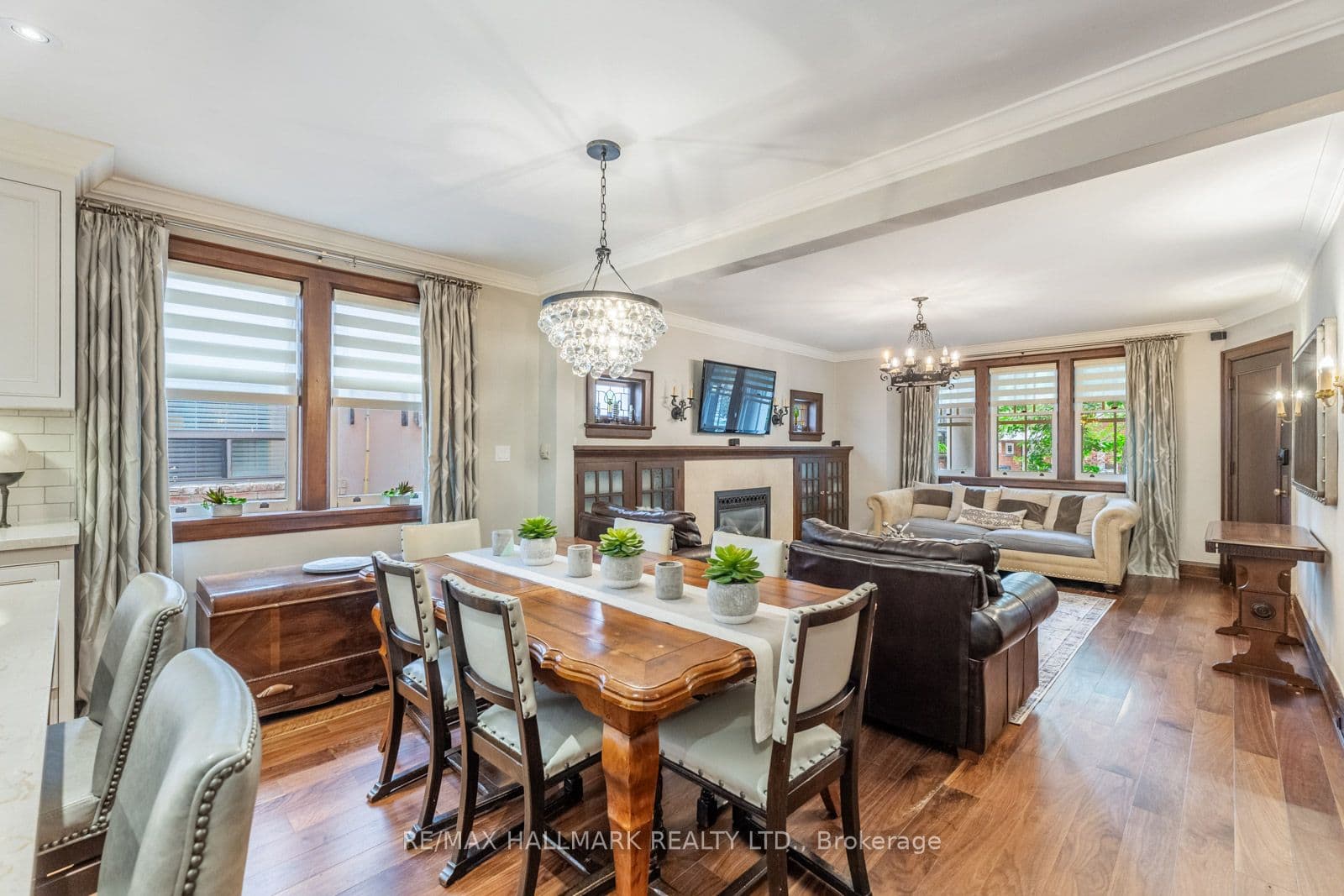 24 Hammersmith Avenue Main, Toronto, ON M4E 2W4