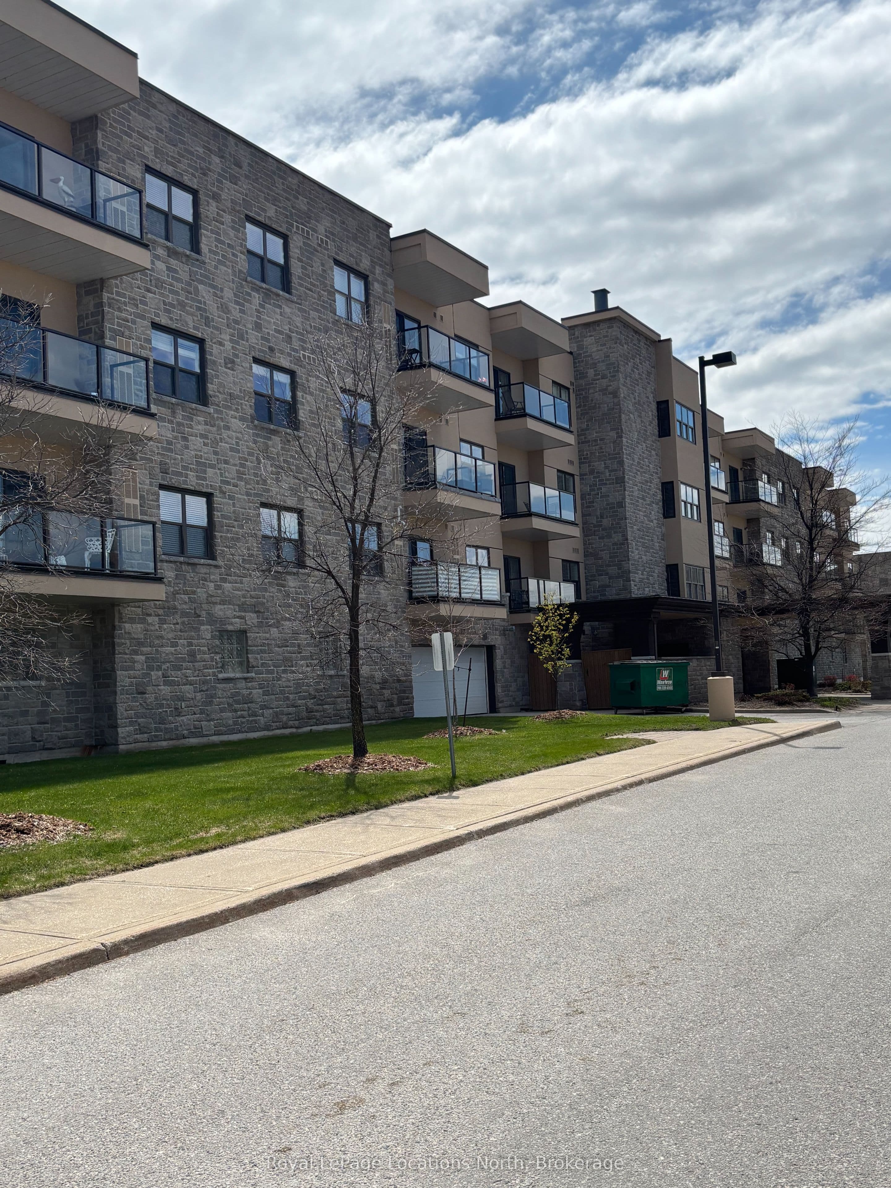 91 RAGLAN Street 303, Collingwood, ON L9Y 4V3