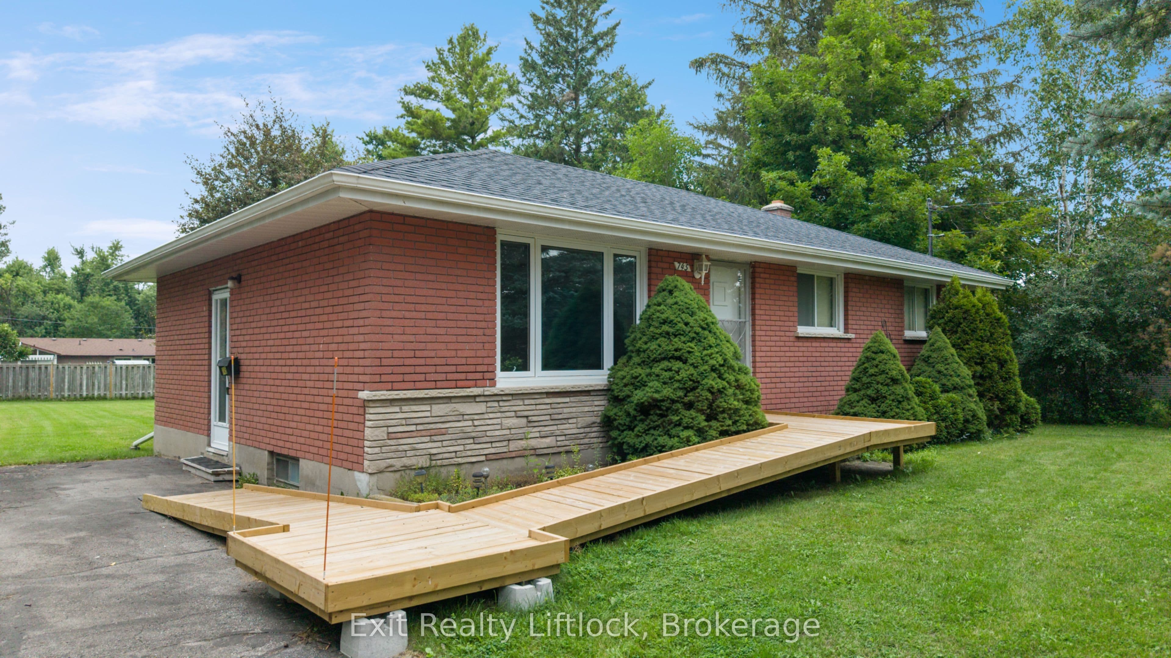 745 Baltic Drive, Selwyn, ON K9L 1L8
