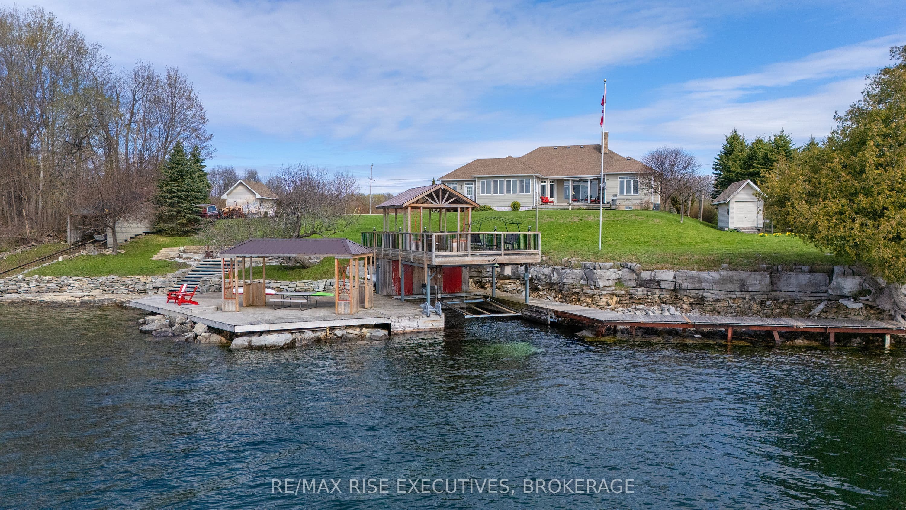 255 Good Friend Drive, Frontenac Islands, ON K7G 2V6