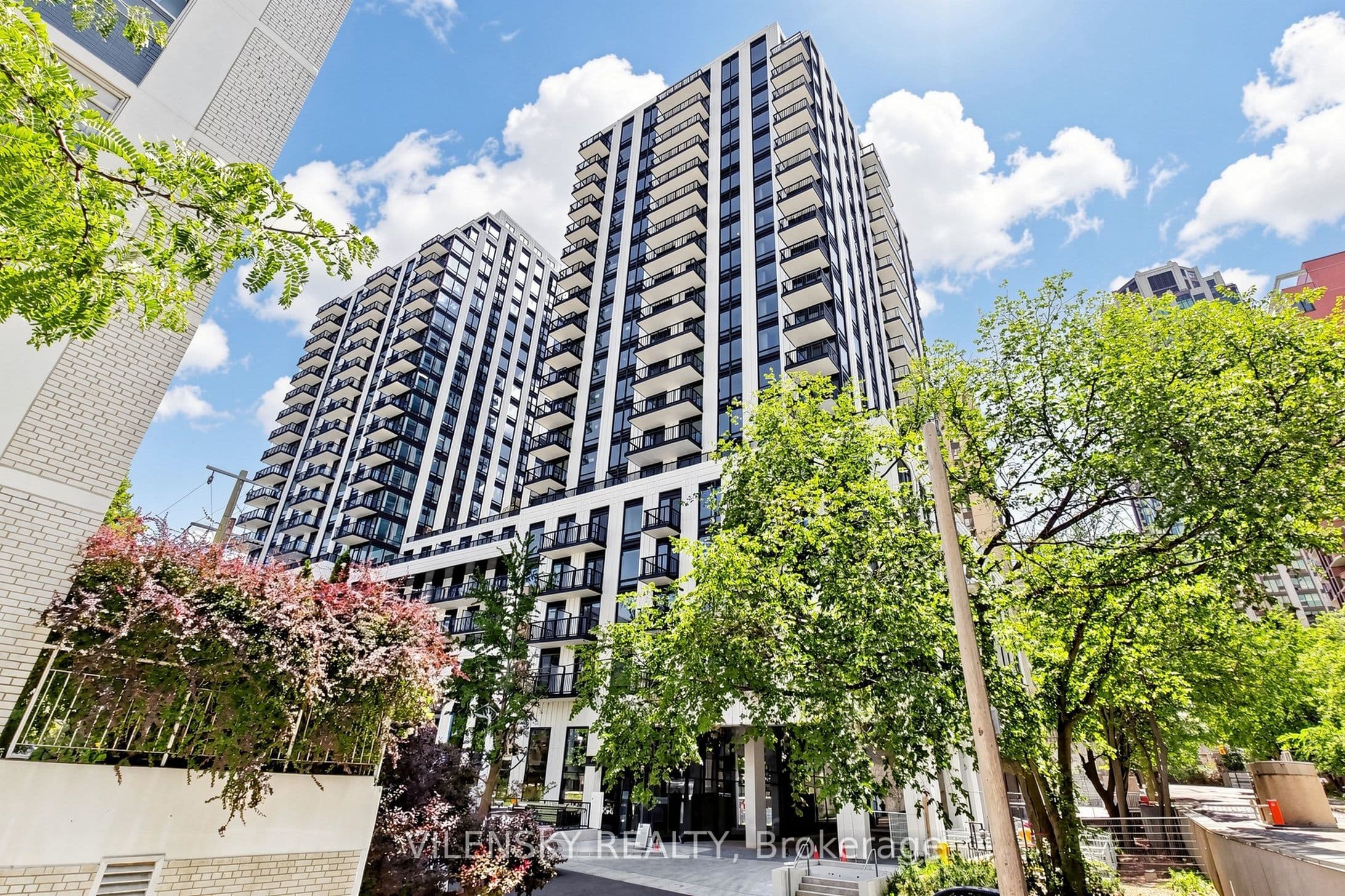 91 Montclair Avenue 616, Toronto, ON M5P 0B1