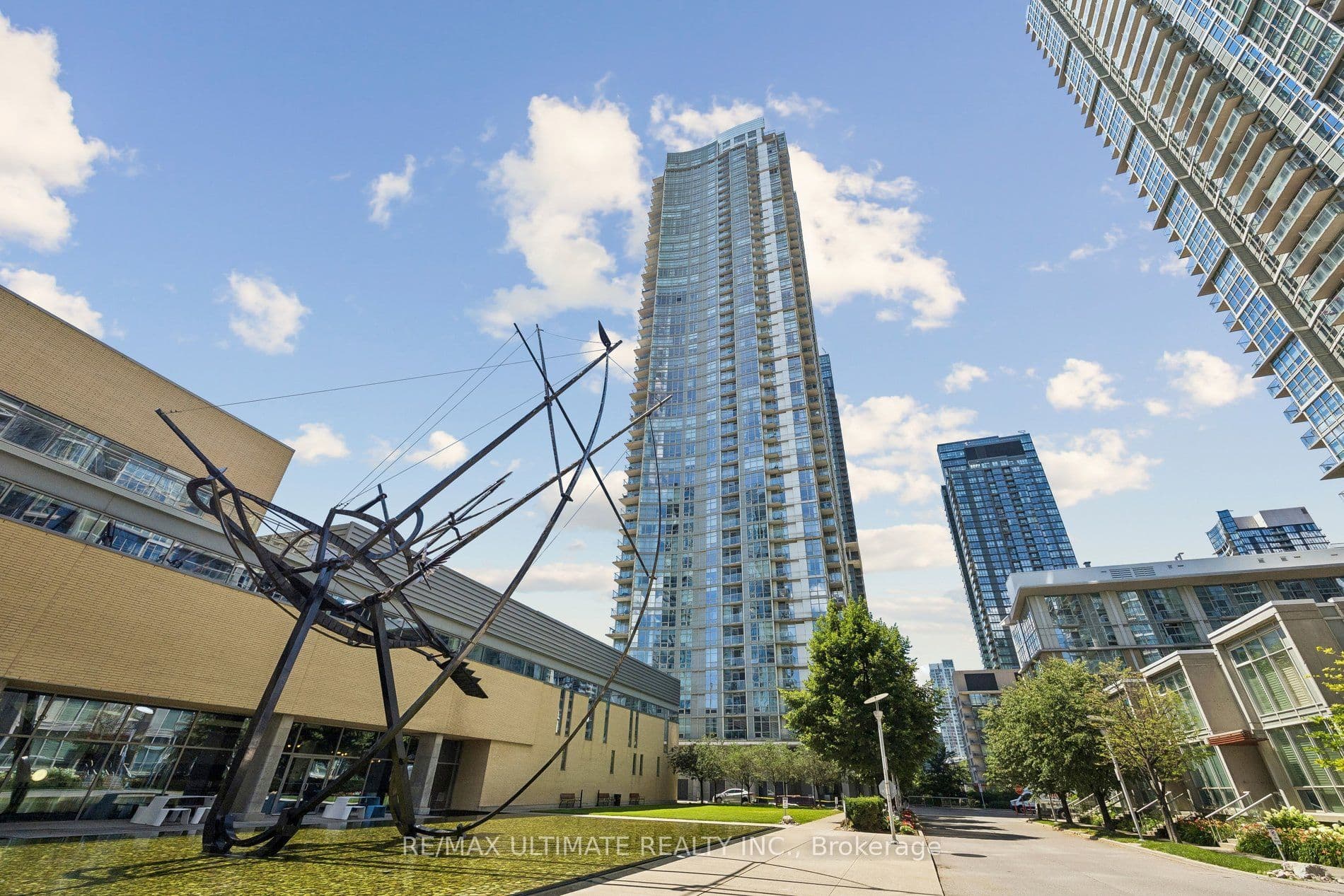 35 Mariner Terrace 1812, Toronto, ON M5V 3V9